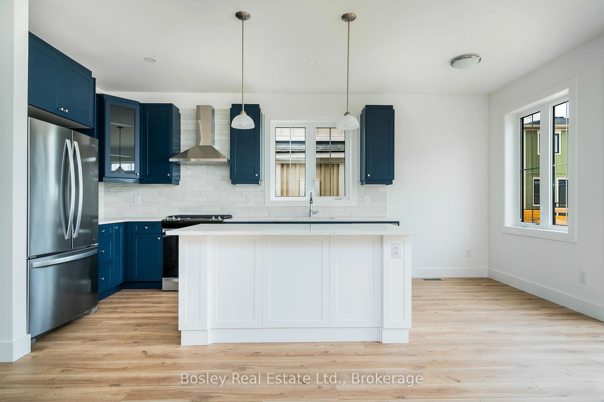Photo 12 of 132 White Oak Crescent, Blue Mountains — HOMEH