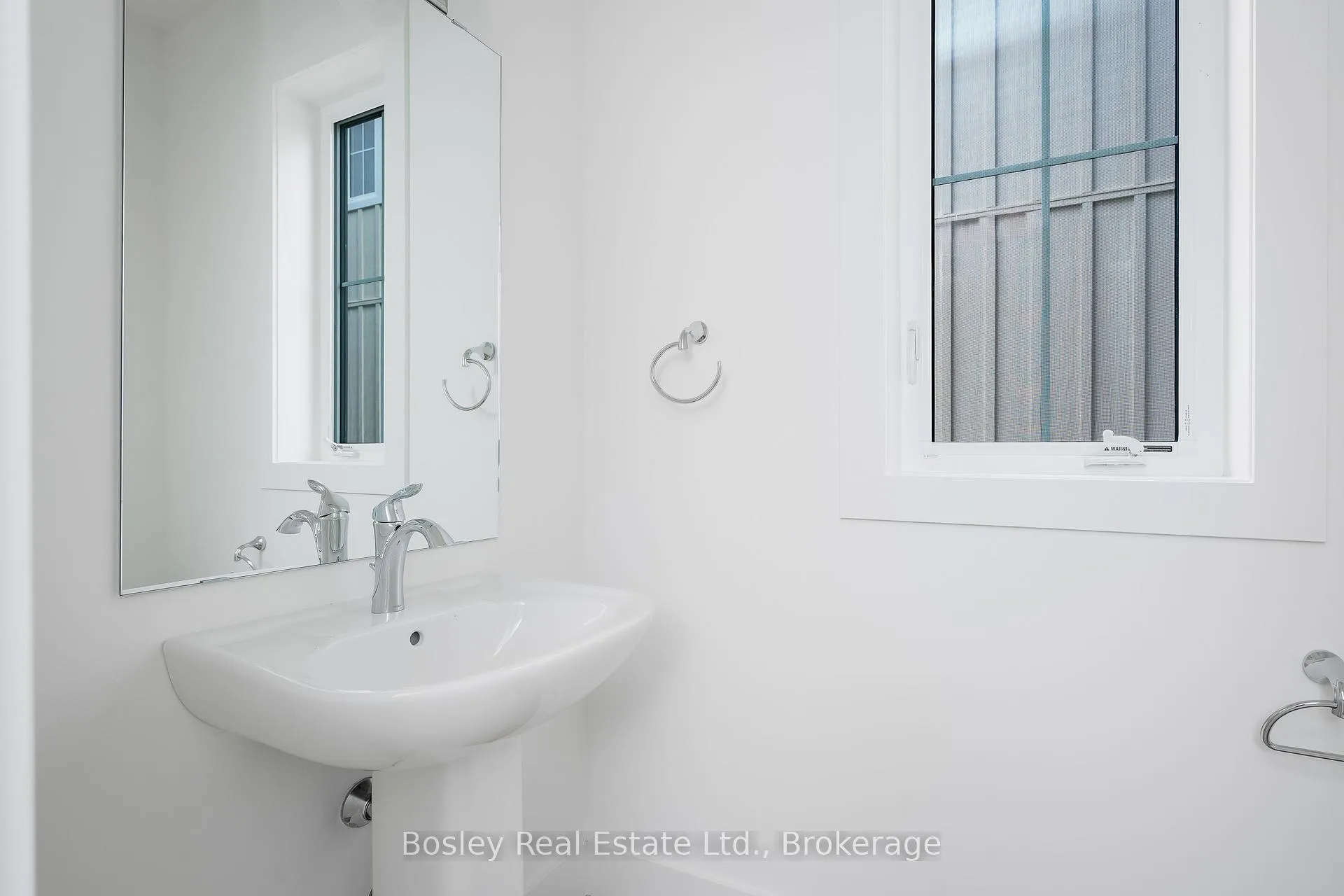 Photo 17 of 132 White Oak Crescent, Blue Mountains — HOMEH