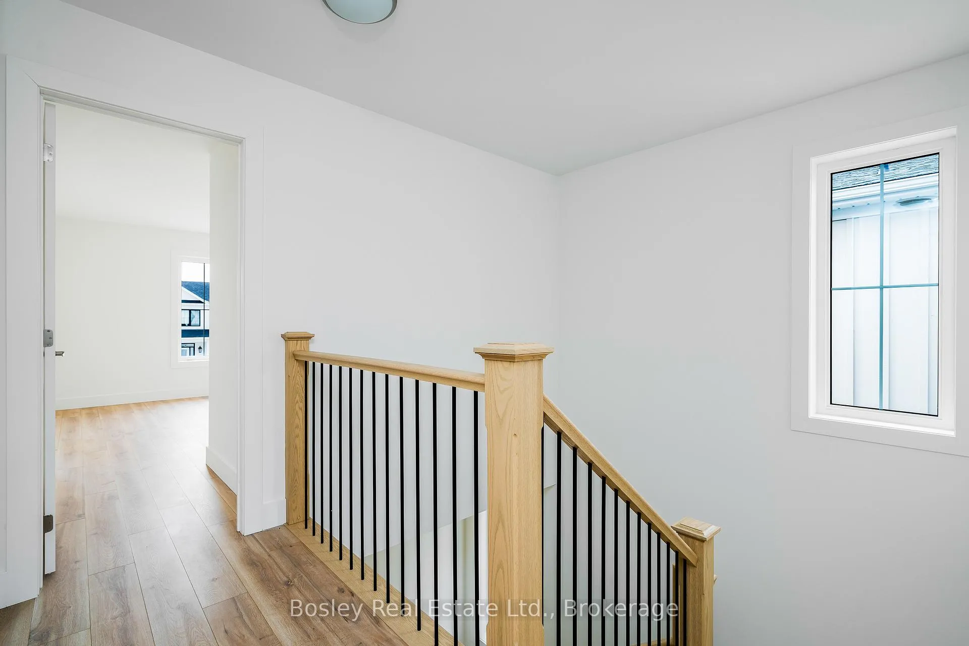 Photo 18 of 132 White Oak Crescent, Blue Mountains — HOMEH