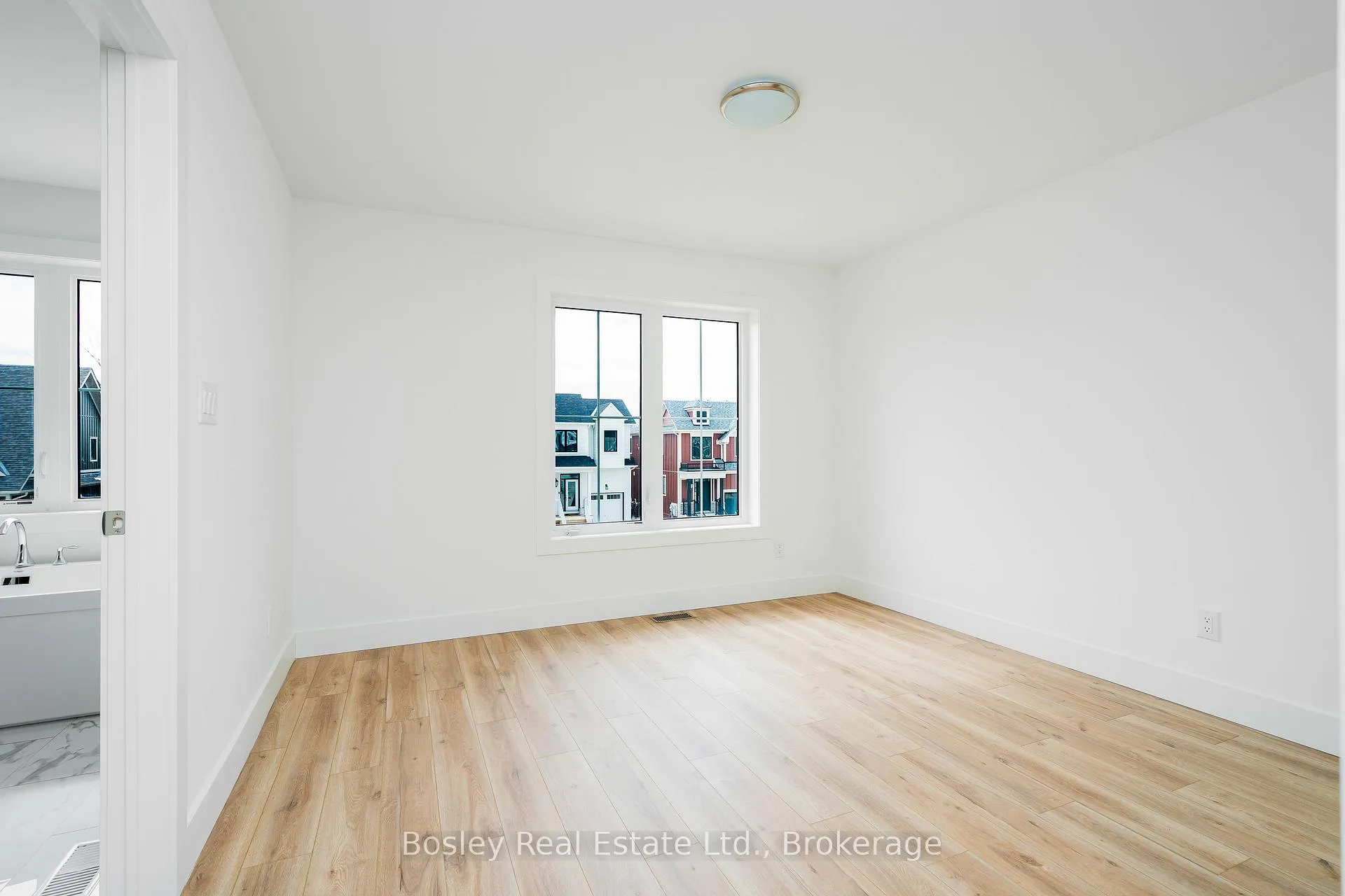 Photo 19 of 132 White Oak Crescent, Blue Mountains — HOMEH