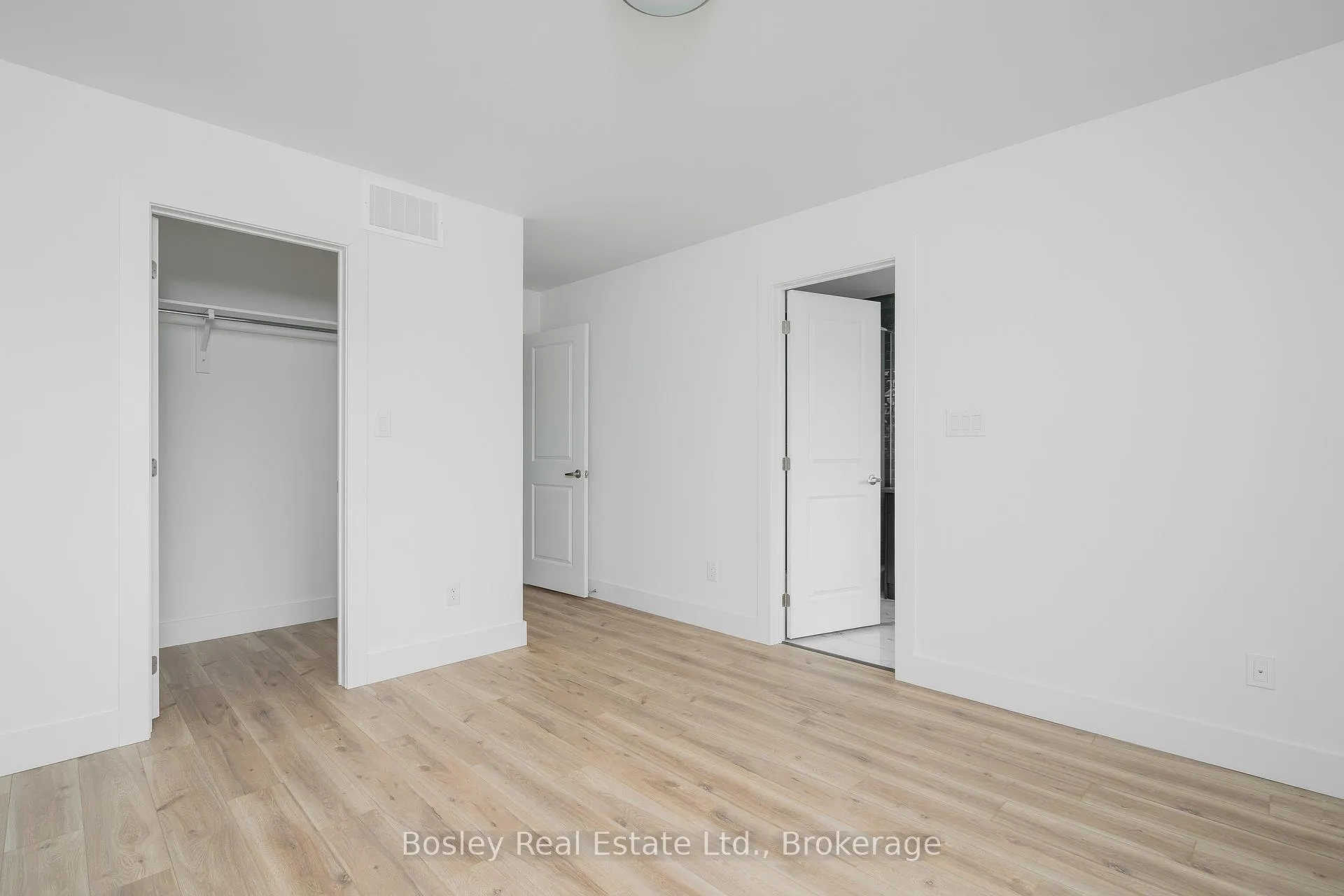 Photo 20 of 132 White Oak Crescent, Blue Mountains — HOMEH