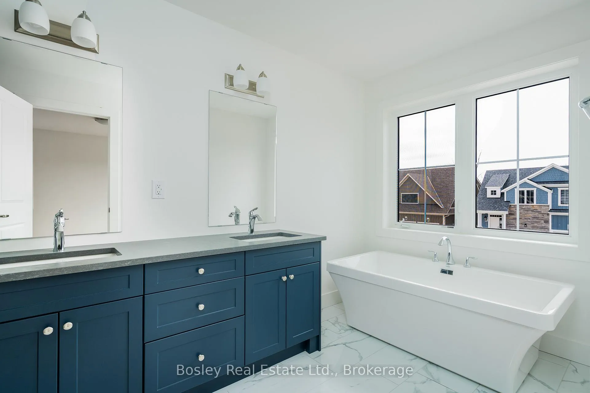 Photo 21 of 132 White Oak Crescent, Blue Mountains — HOMEH