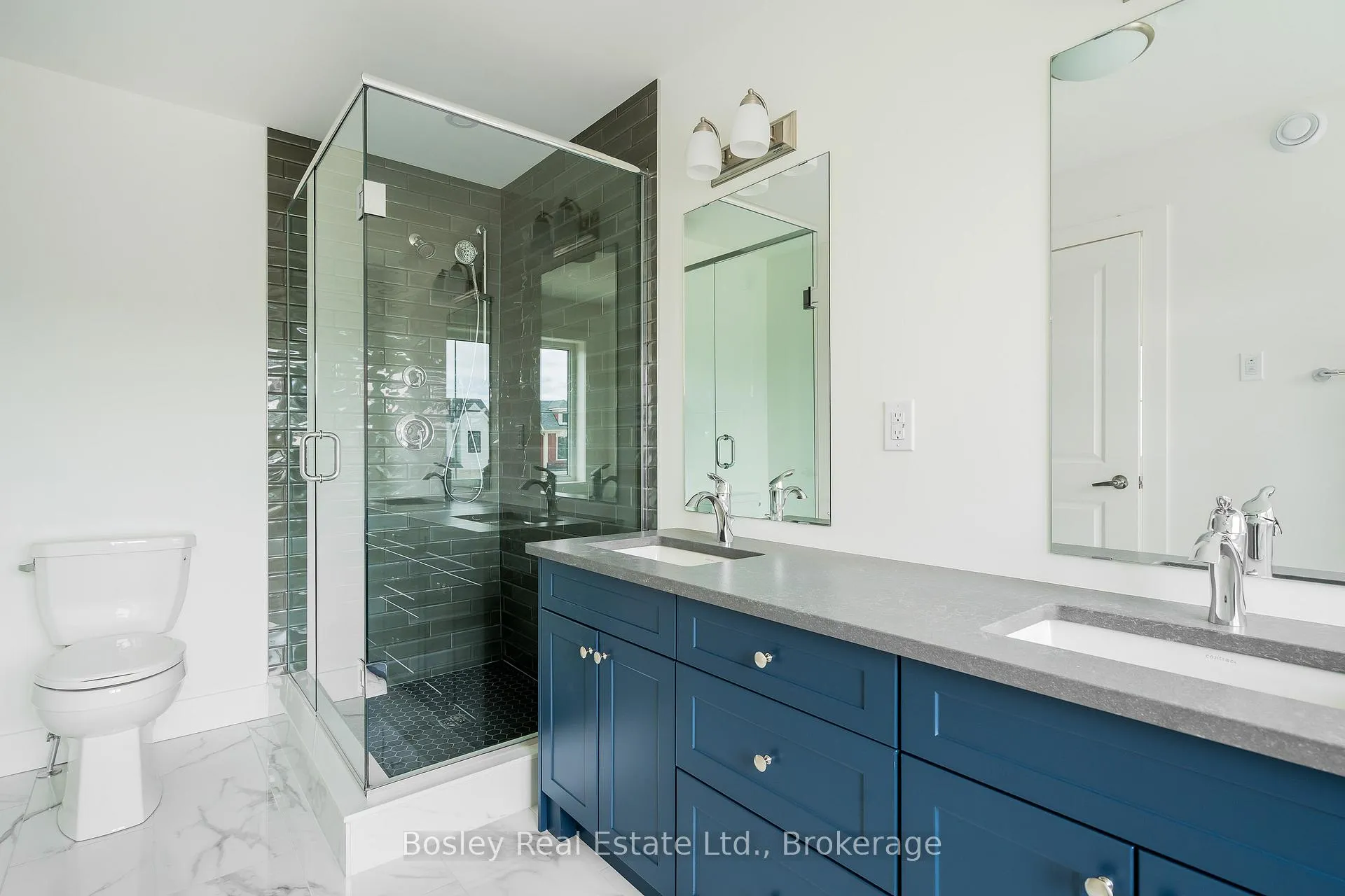 Photo 22 of 132 White Oak Crescent, Blue Mountains — HOMEH