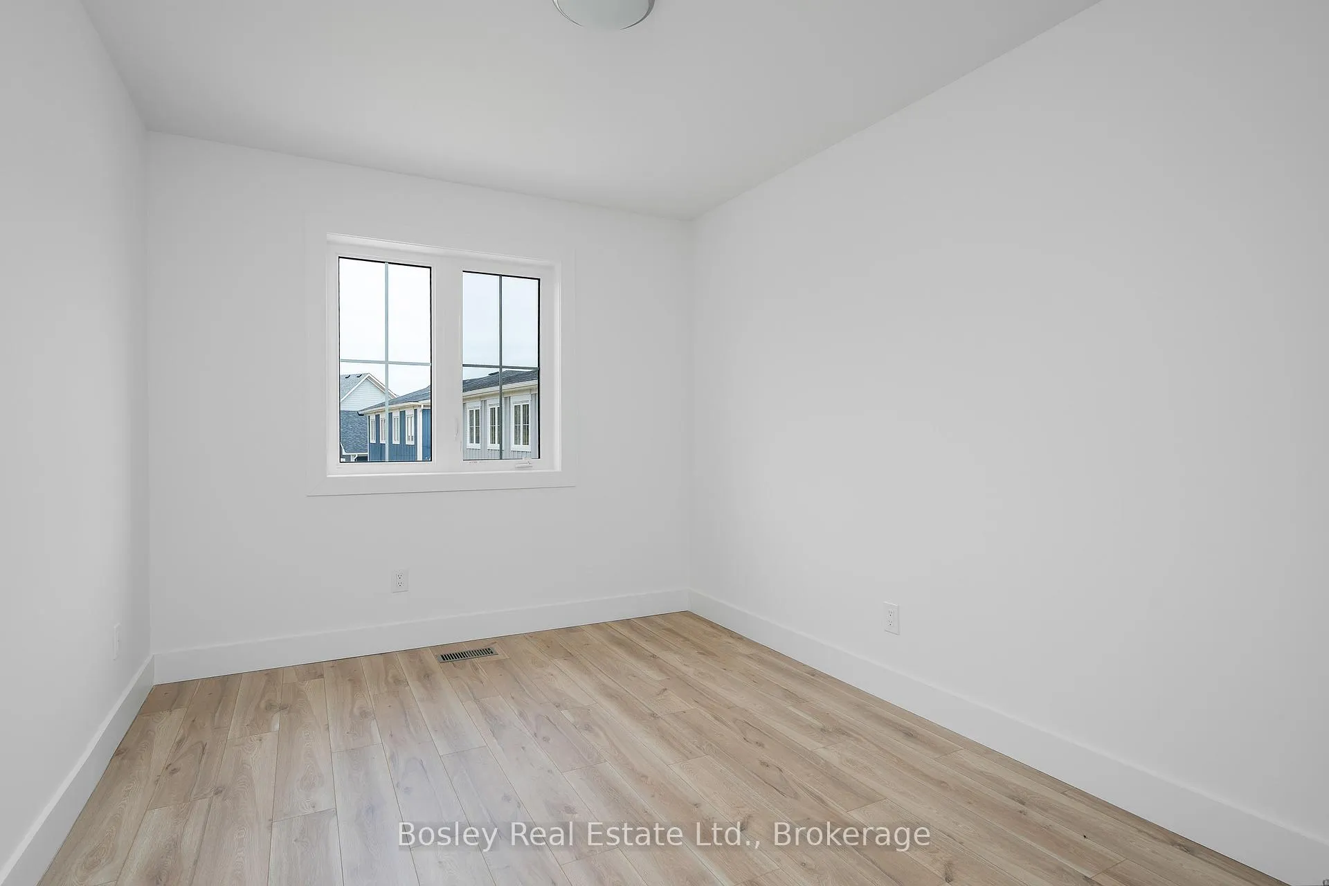 Photo 28 of 132 White Oak Crescent, Blue Mountains — HOMEH