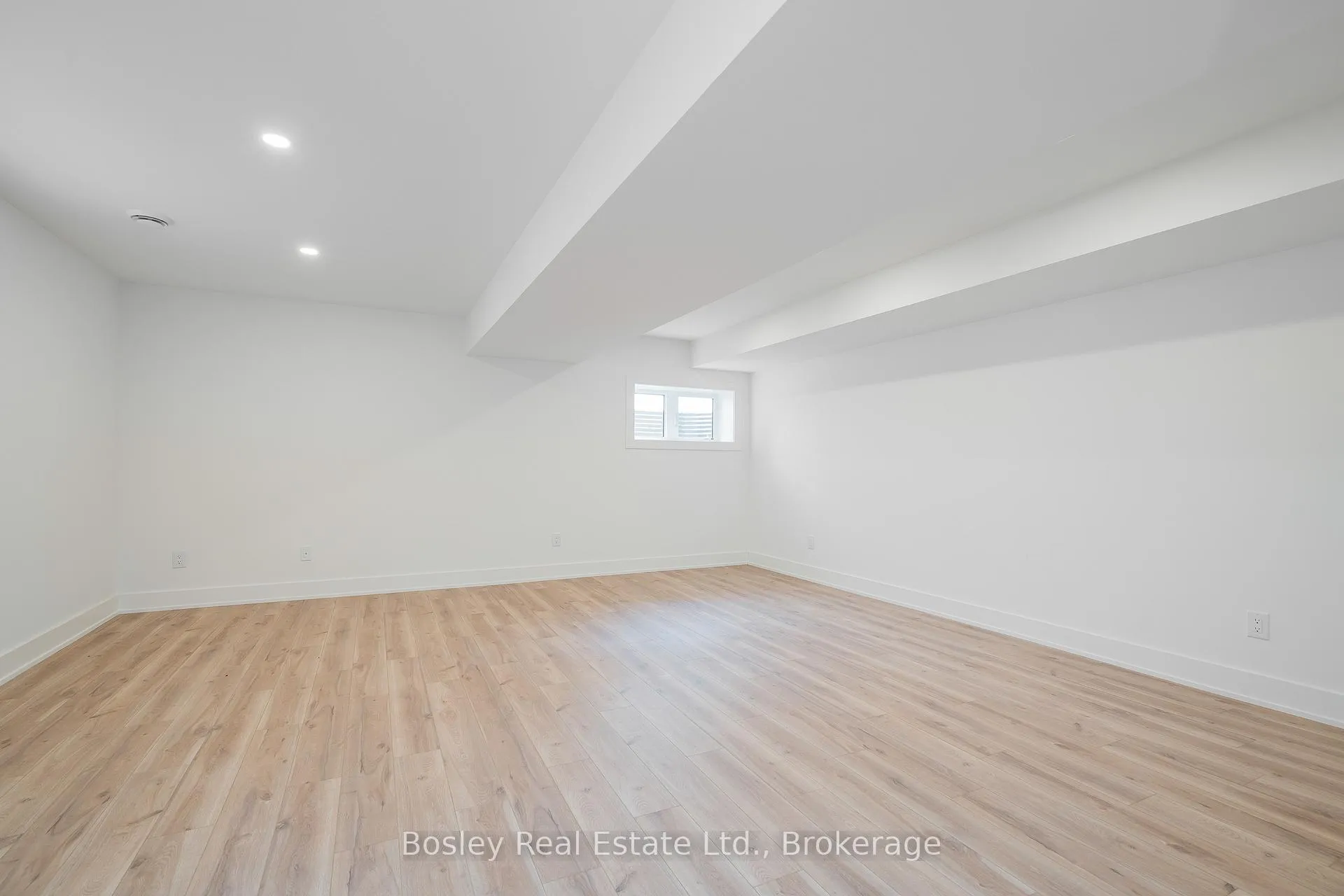 Photo 30 of 132 White Oak Crescent, Blue Mountains — HOMEH