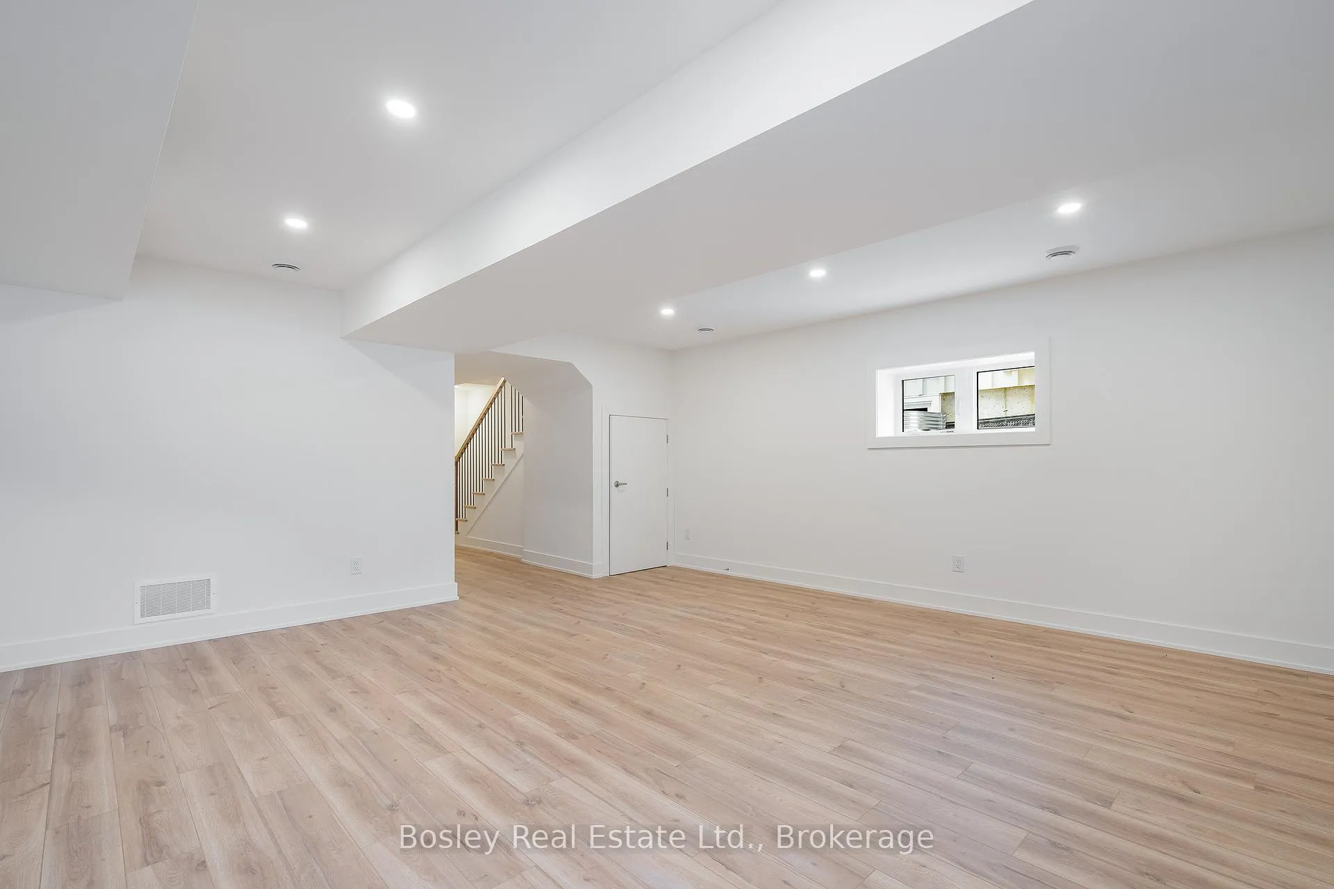 Photo 31 of 132 White Oak Crescent, Blue Mountains — HOMEH