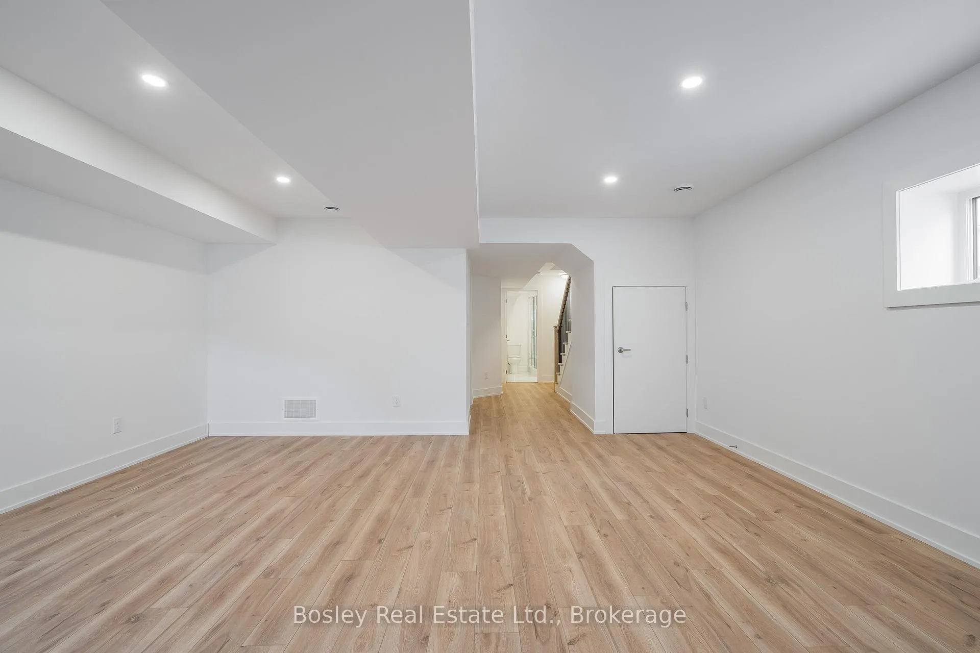 Photo 32 of 132 White Oak Crescent, Blue Mountains — HOMEH
