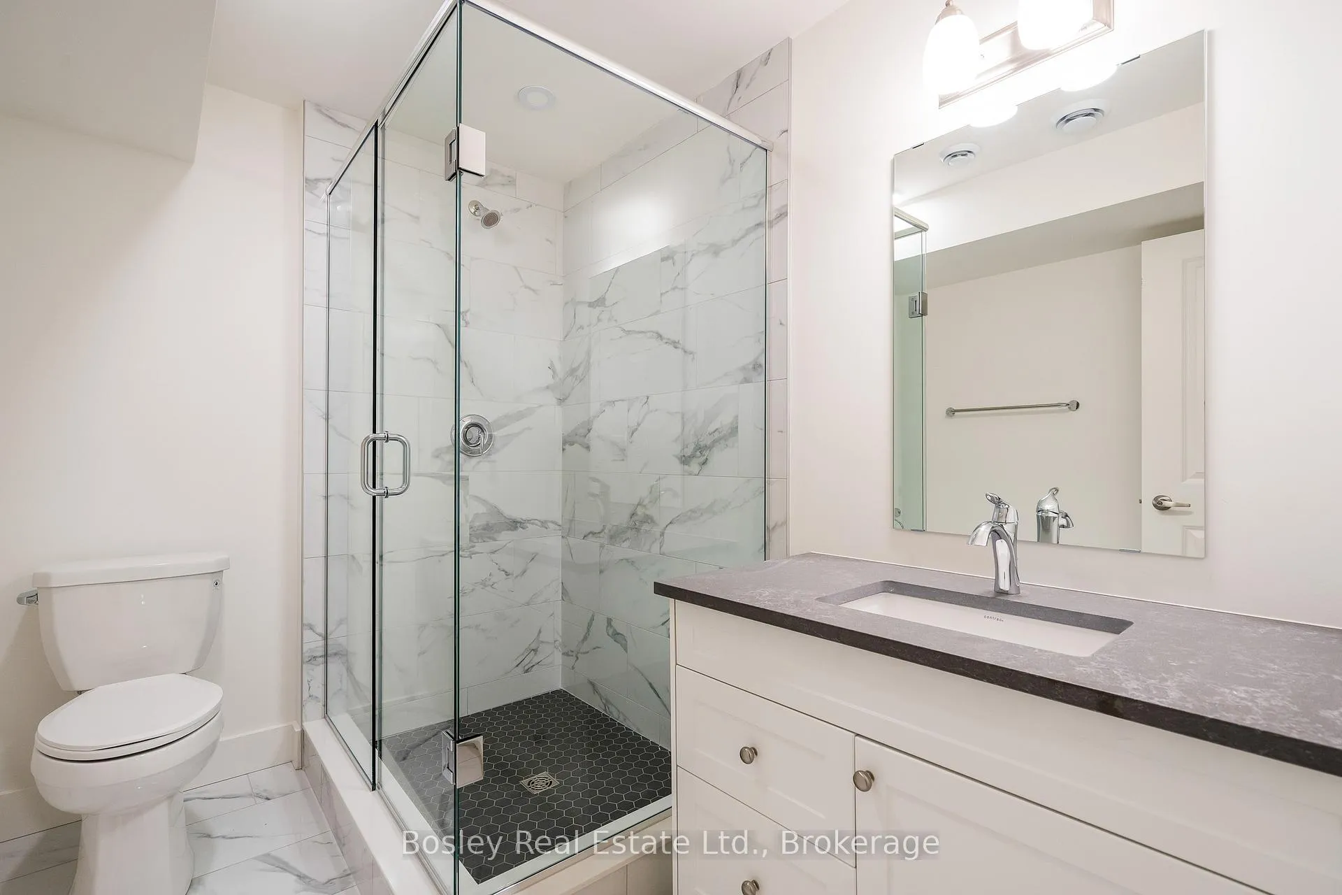Photo 33 of 132 White Oak Crescent, Blue Mountains — HOMEH