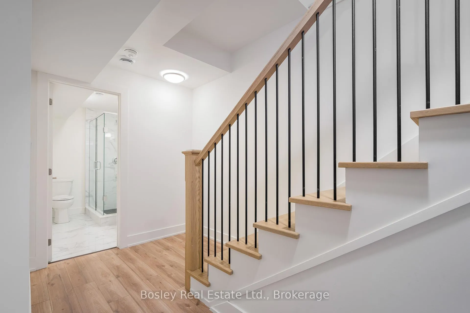 Photo 34 of 132 White Oak Crescent, Blue Mountains — HOMEH