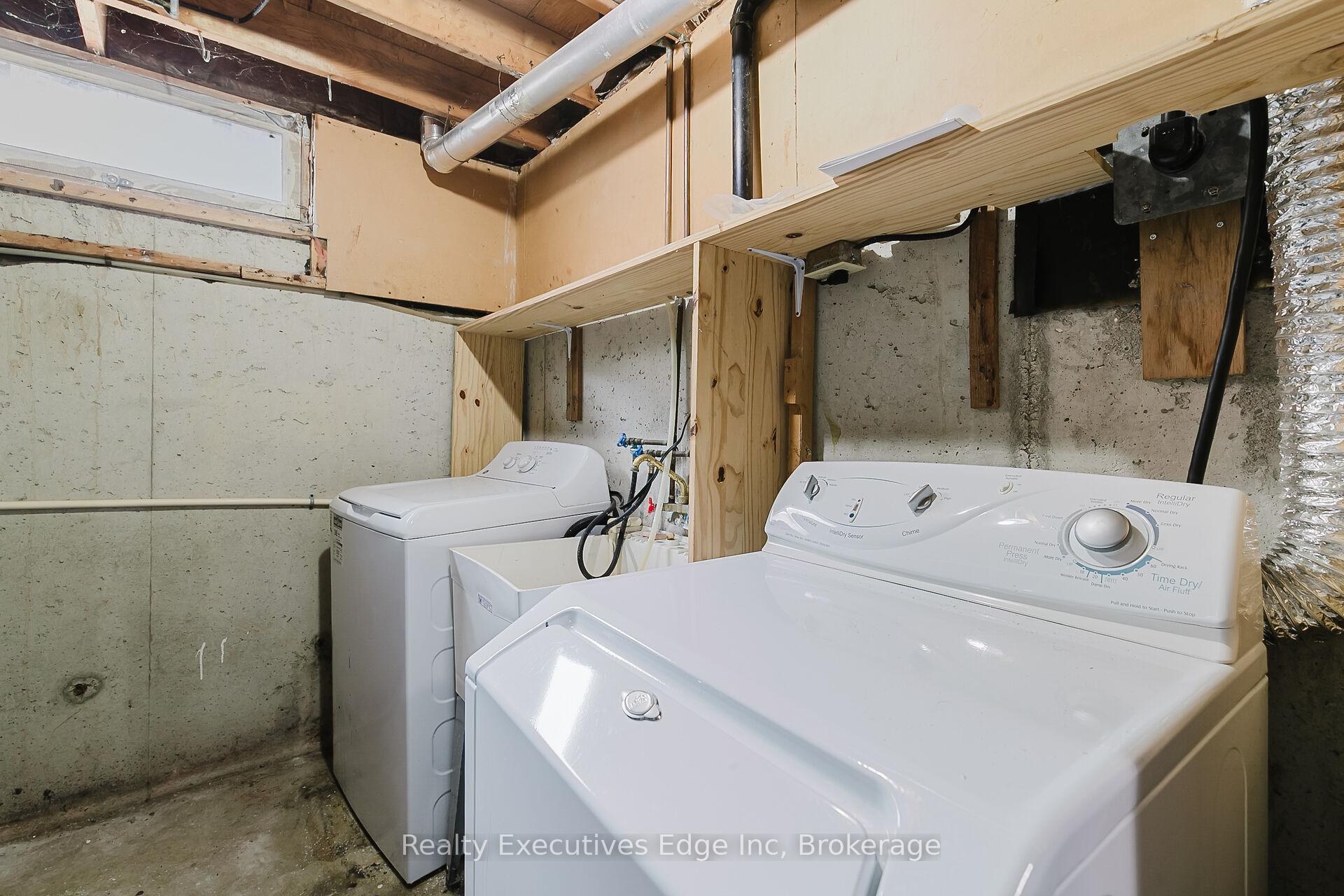 Photo 10 of Unit 6, 403 Keats Way, Waterloo — HOMEH