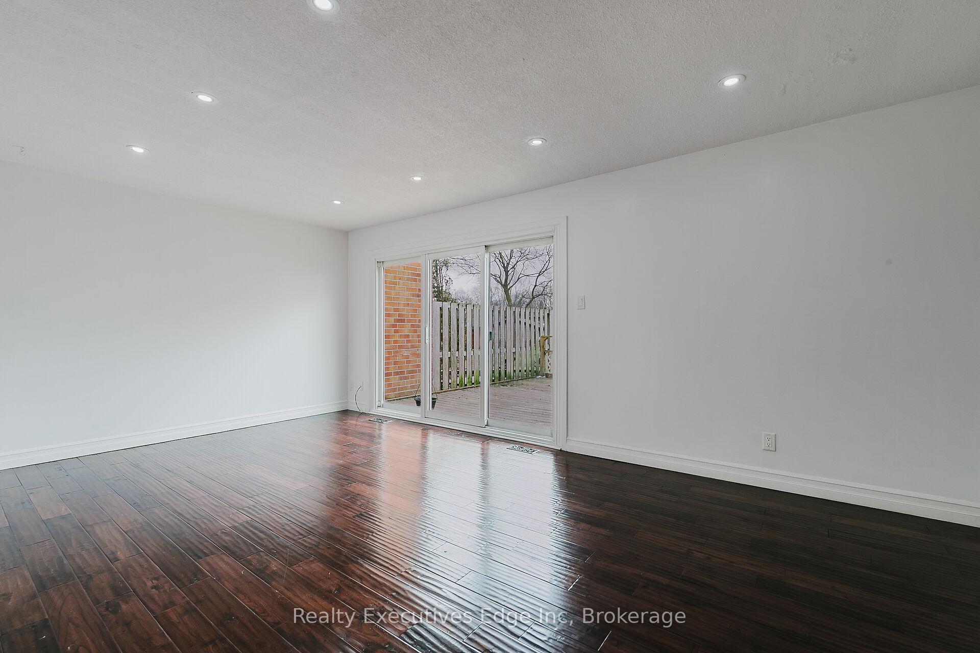 Photo 34 of Unit 6, 403 Keats Way, Waterloo — HOMEH