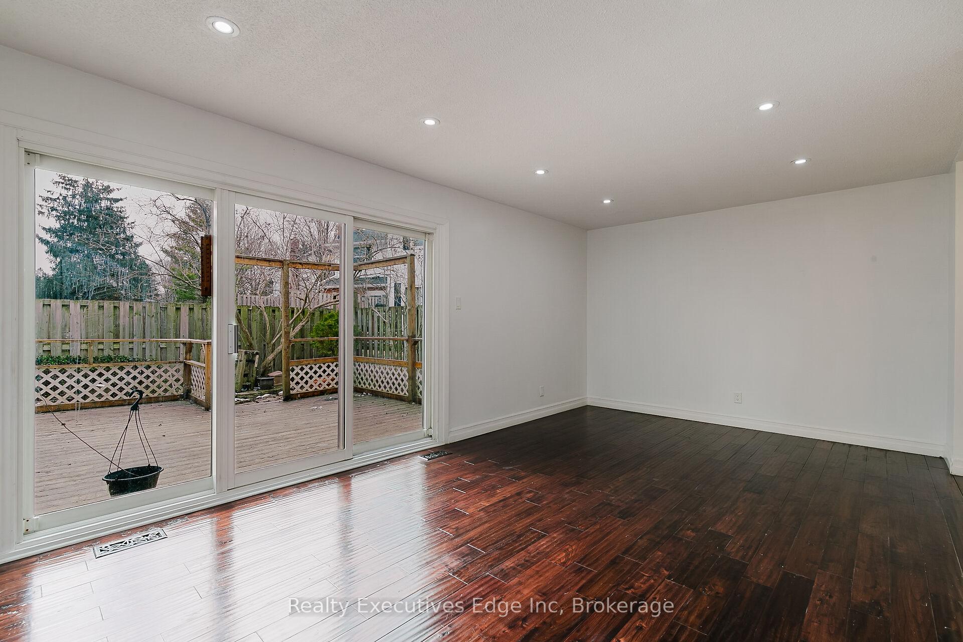 Photo 37 of Unit 6, 403 Keats Way, Waterloo — HOMEH