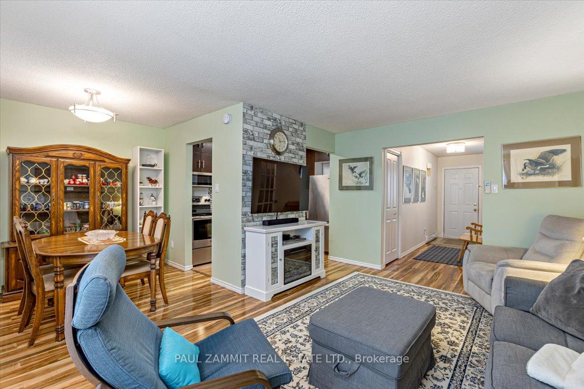 Photo 3 of 108 Harris Way, Markham, Aileen-Willowbrook — HOMEH