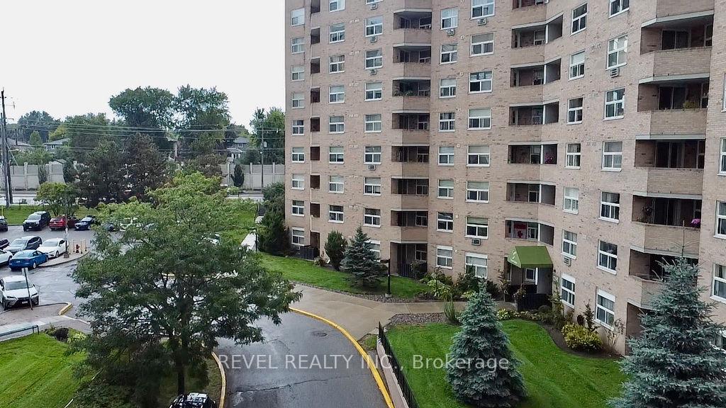 Photo 2 of Unit 306, 260 Davis Drive, Newmarket, Central Newmarket — HOMEH