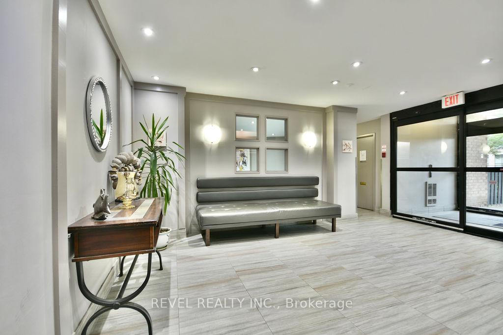 Photo 4 of Unit 306, 260 Davis Drive, Newmarket, Central Newmarket — HOMEH