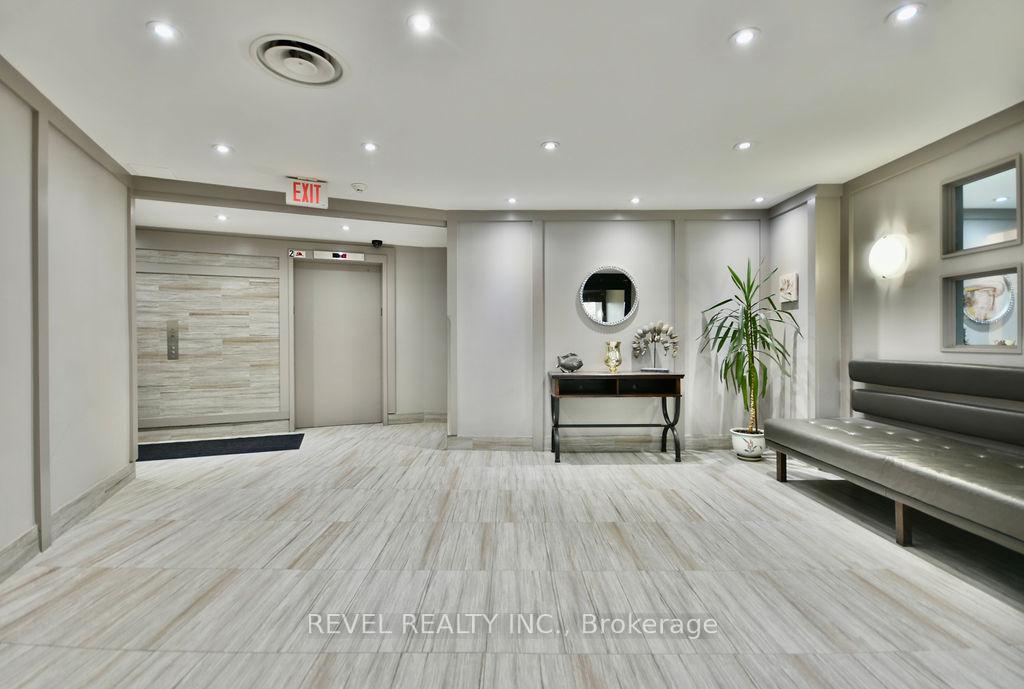 Photo 5 of Unit 306, 260 Davis Drive, Newmarket, Central Newmarket — HOMEH