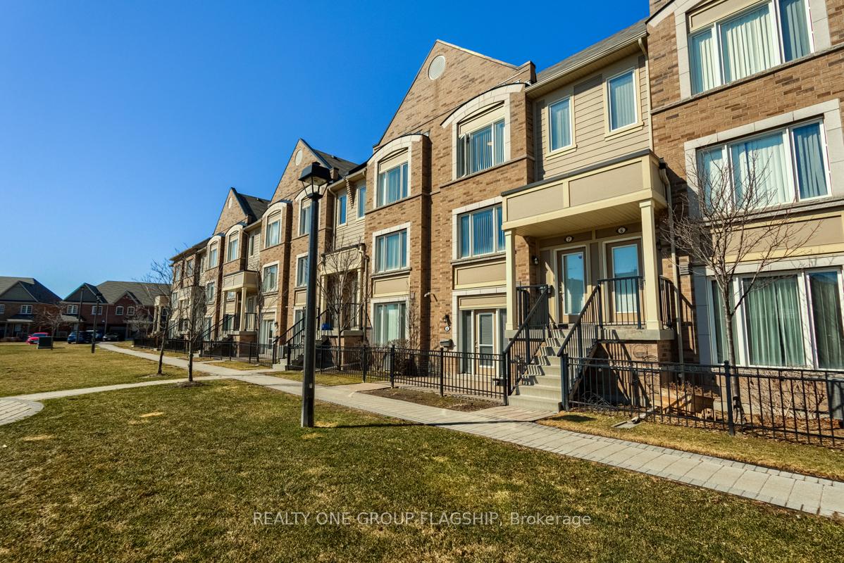 Front of Unit 7, 3185 Boxford Crescent