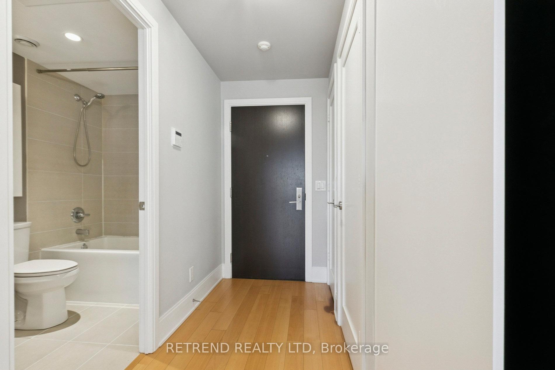 Photo 3 of Unit 1312, 70 Roehampton Avenue, Toronto, Mount Pleasant West — HOMEH