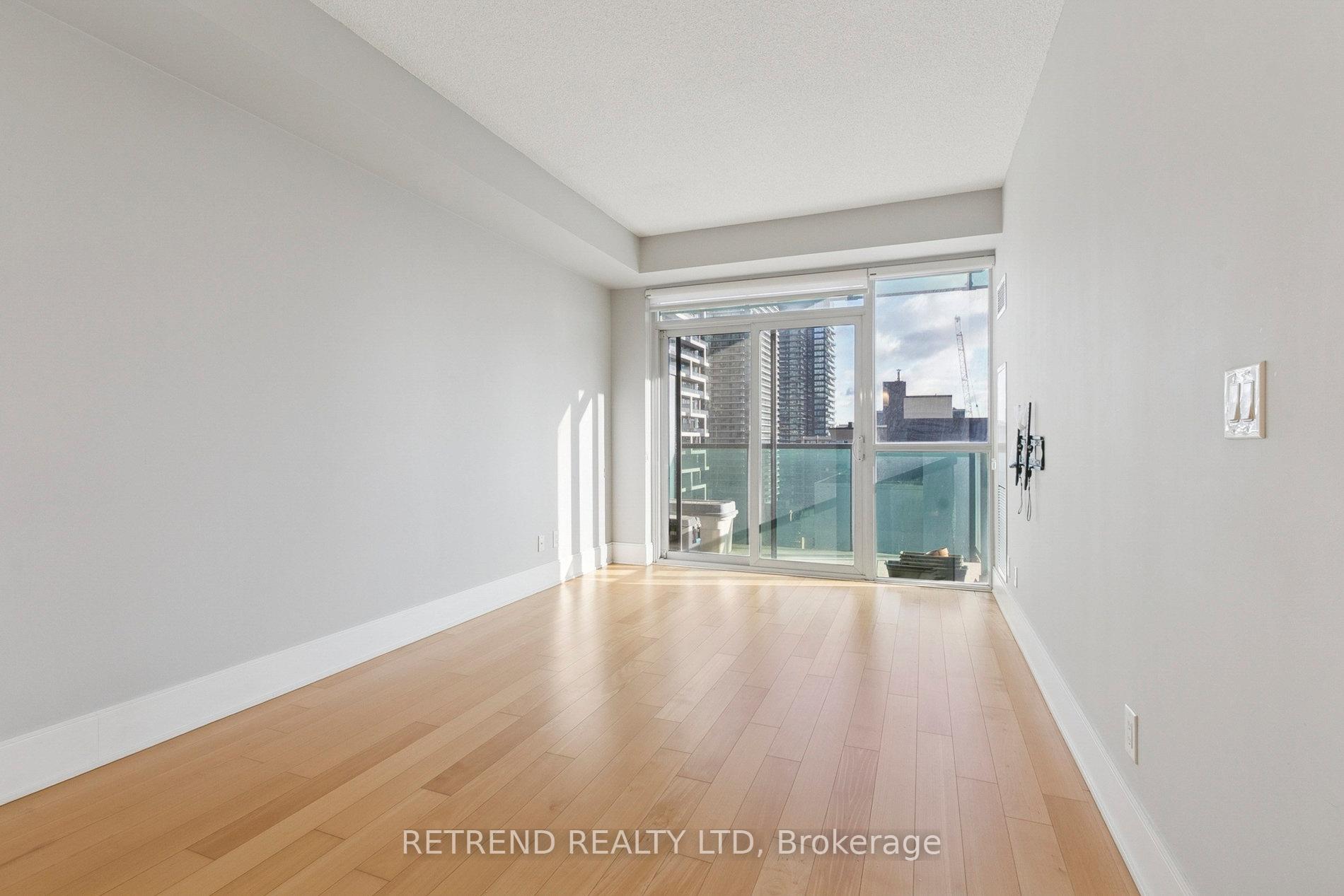 Photo 5 of Unit 1312, 70 Roehampton Avenue, Toronto, Mount Pleasant West — HOMEH