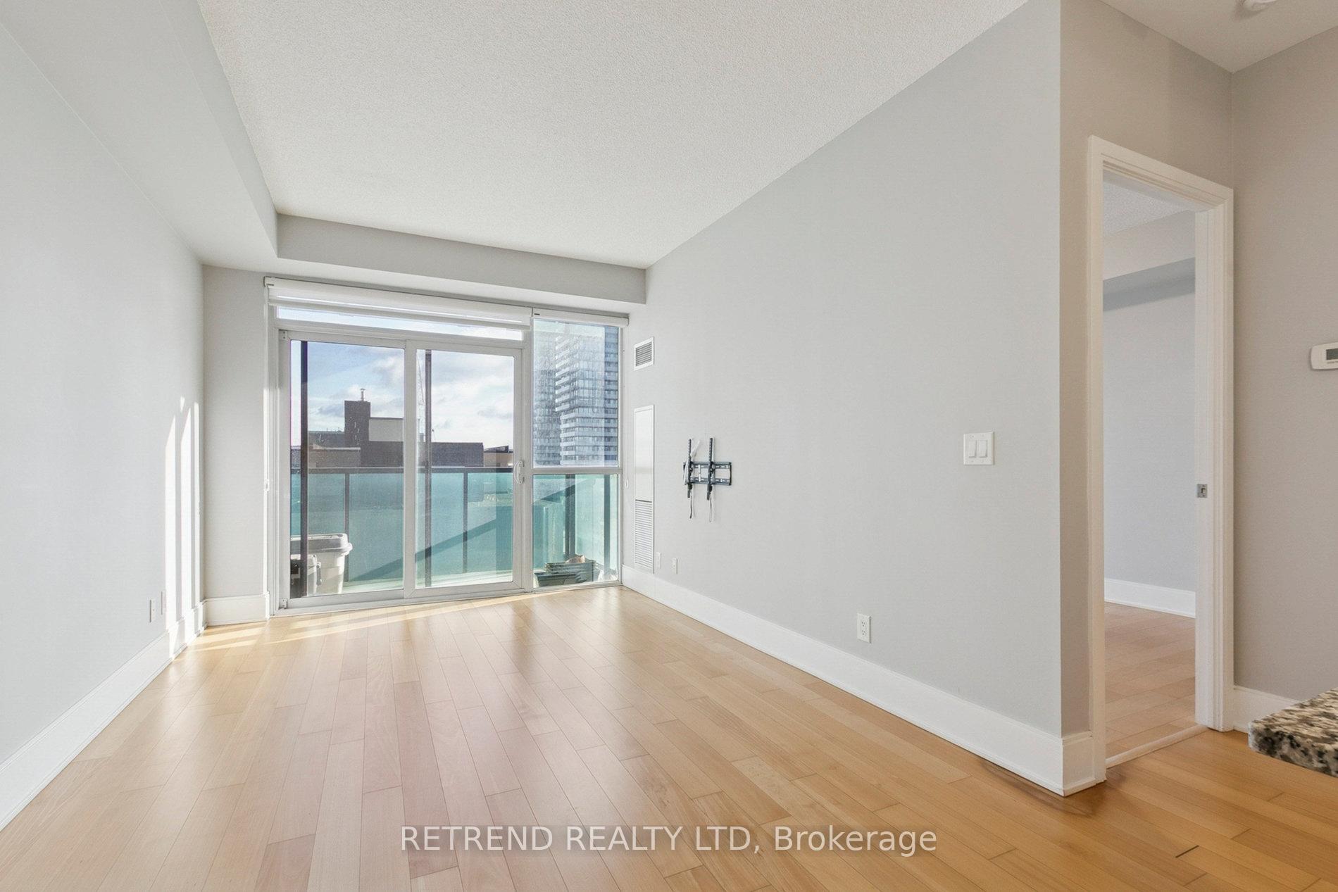 Photo 6 of Unit 1312, 70 Roehampton Avenue, Toronto, Mount Pleasant West — HOMEH