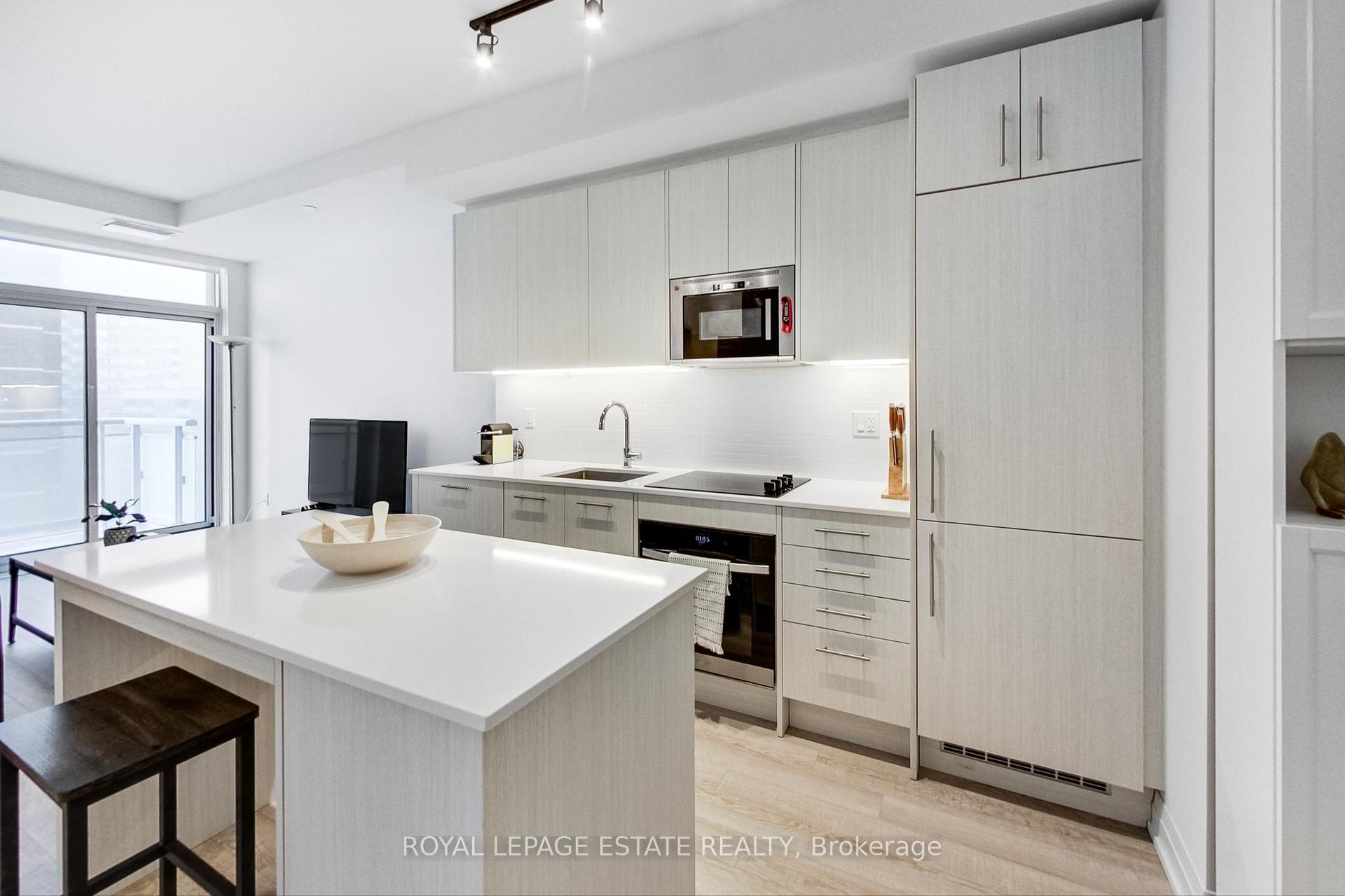 Photo 3 of Unit 808, 286 Main Street, Toronto, East End-Danforth — HOMEH