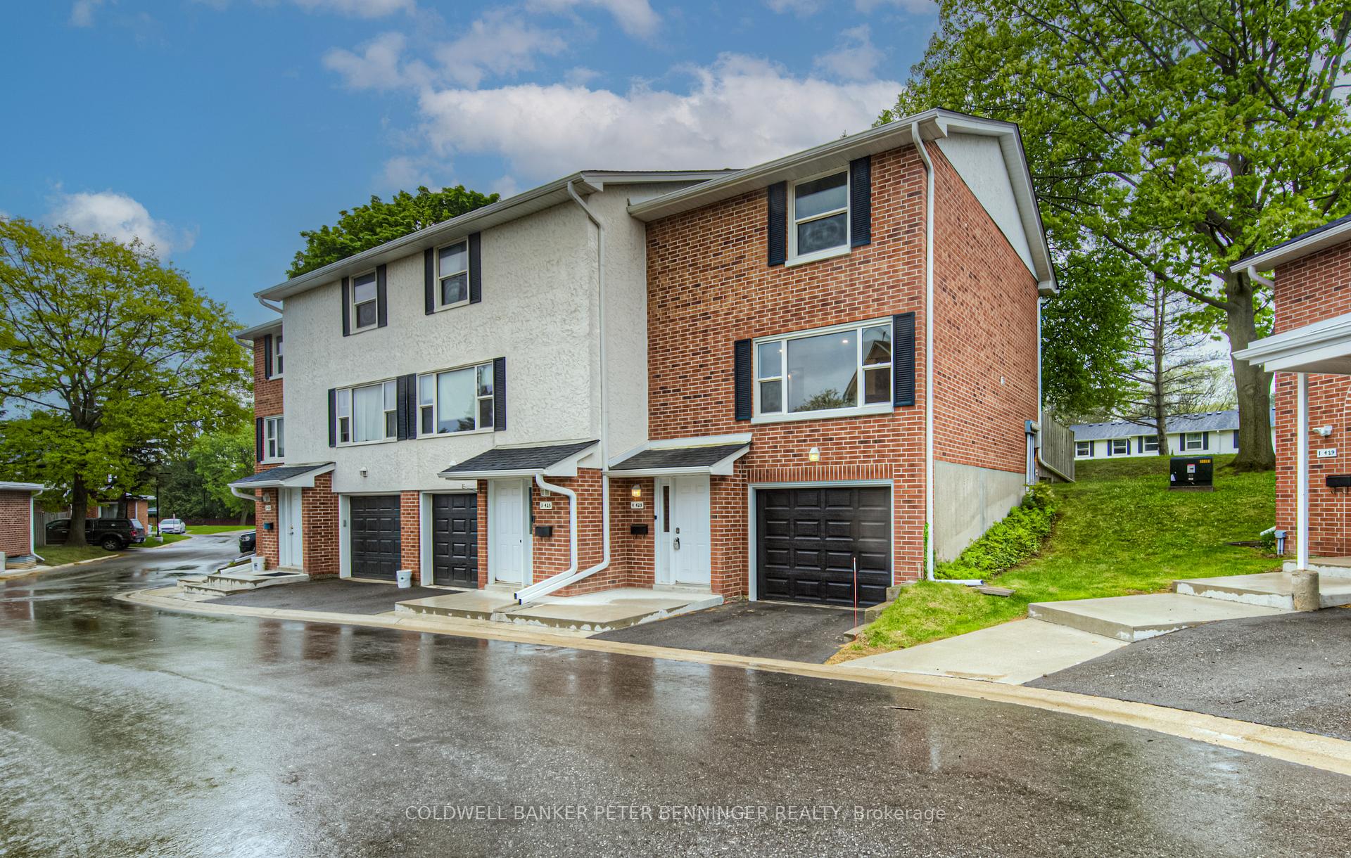 Photo 2 of Unit 4, 425 Keats Way, Waterloo — HOMEH