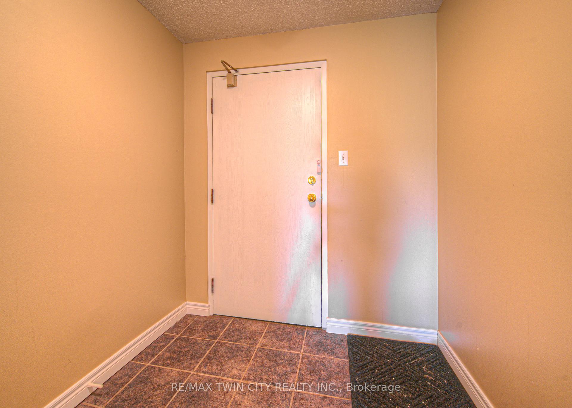 Photo 4 of Unit 1412, 35 Green Valley Drive W, Kitchener — HOMEH
