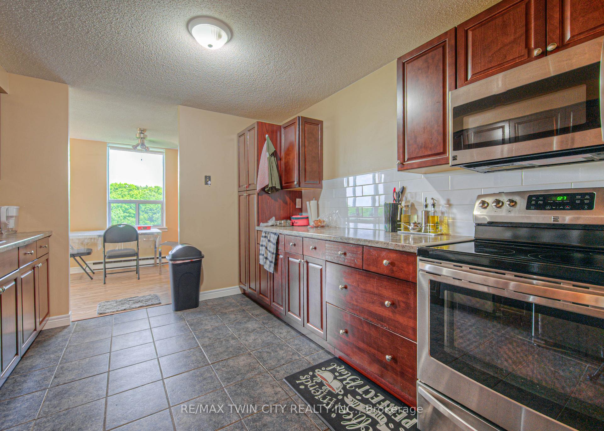 Photo 5 of Unit 1412, 35 Green Valley Drive W, Kitchener — HOMEH