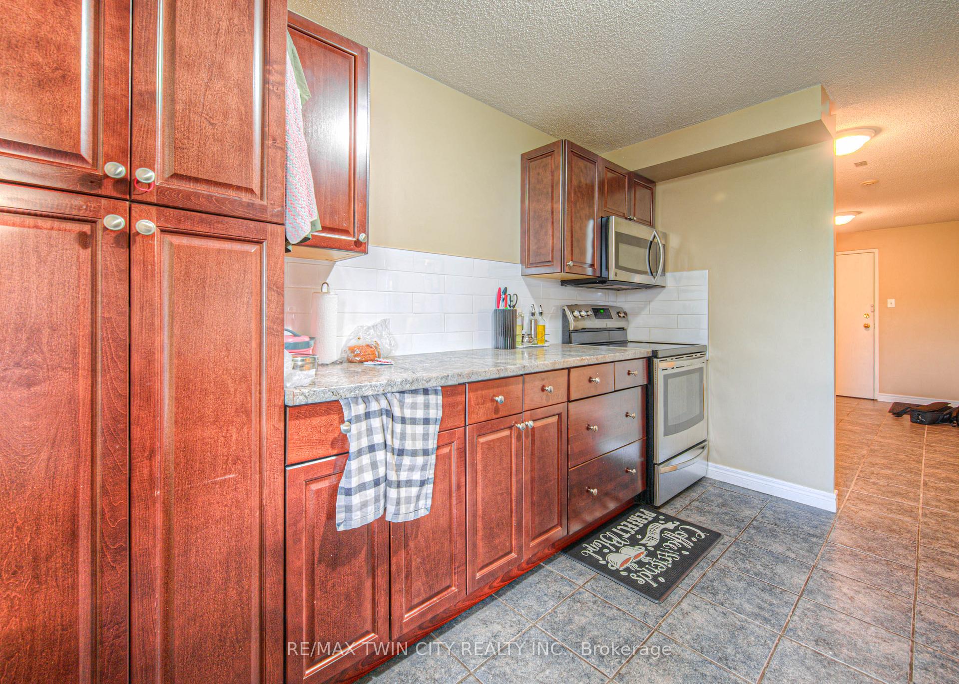 Photo 8 of Unit 1412, 35 Green Valley Drive W, Kitchener — HOMEH