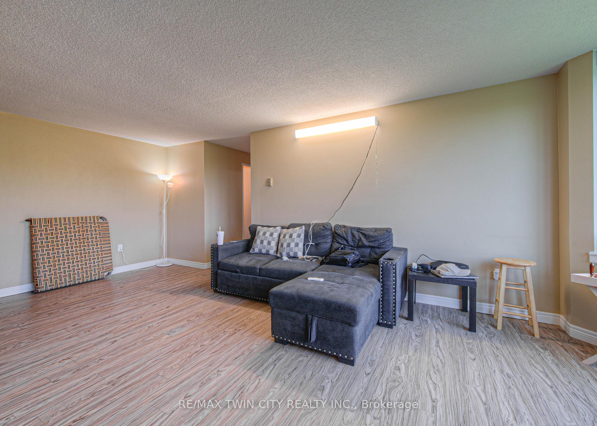 Photo 10 of Unit 1412, 35 Green Valley Drive W, Kitchener — HOMEH