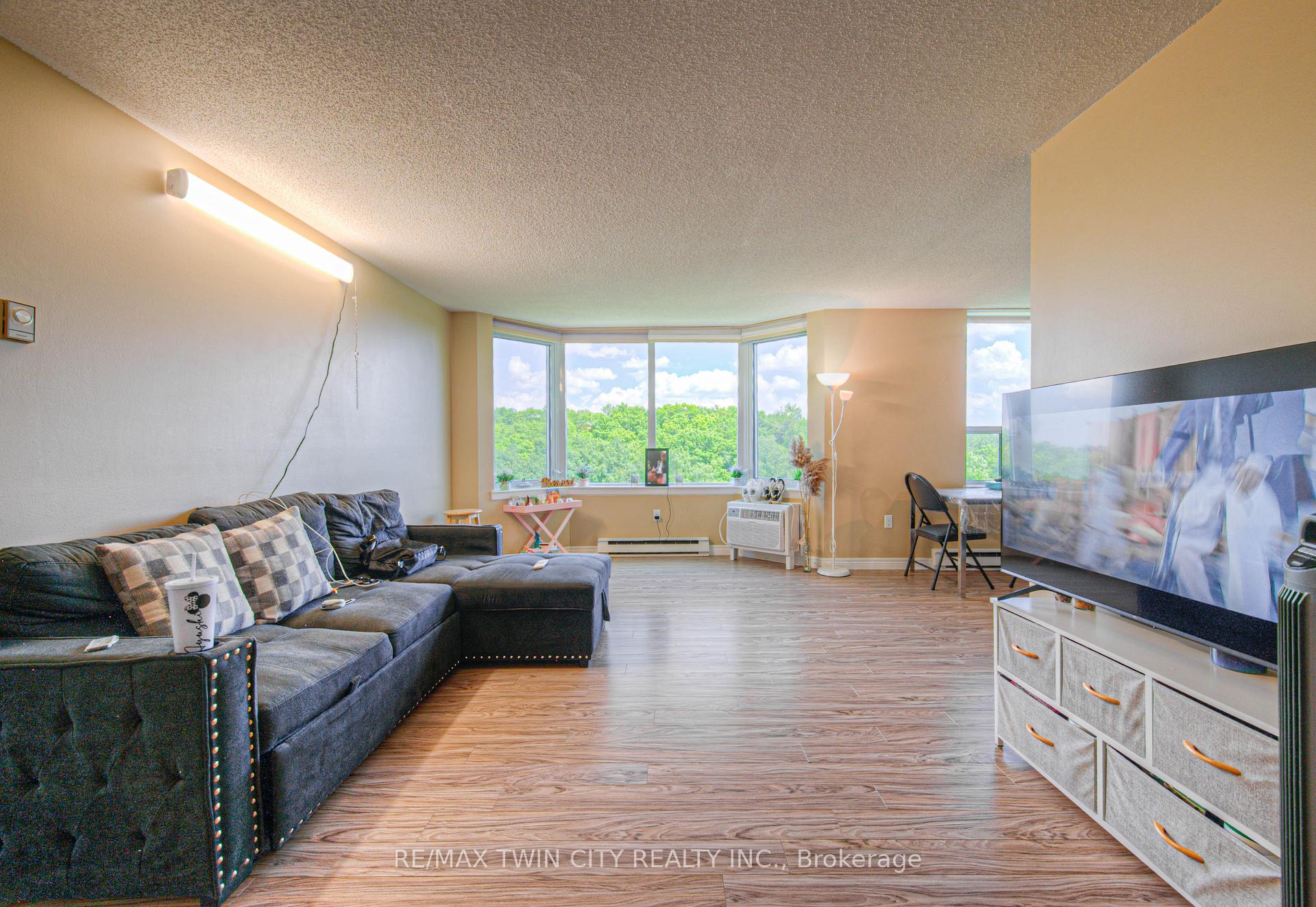 Photo 11 of Unit 1412, 35 Green Valley Drive W, Kitchener — HOMEH