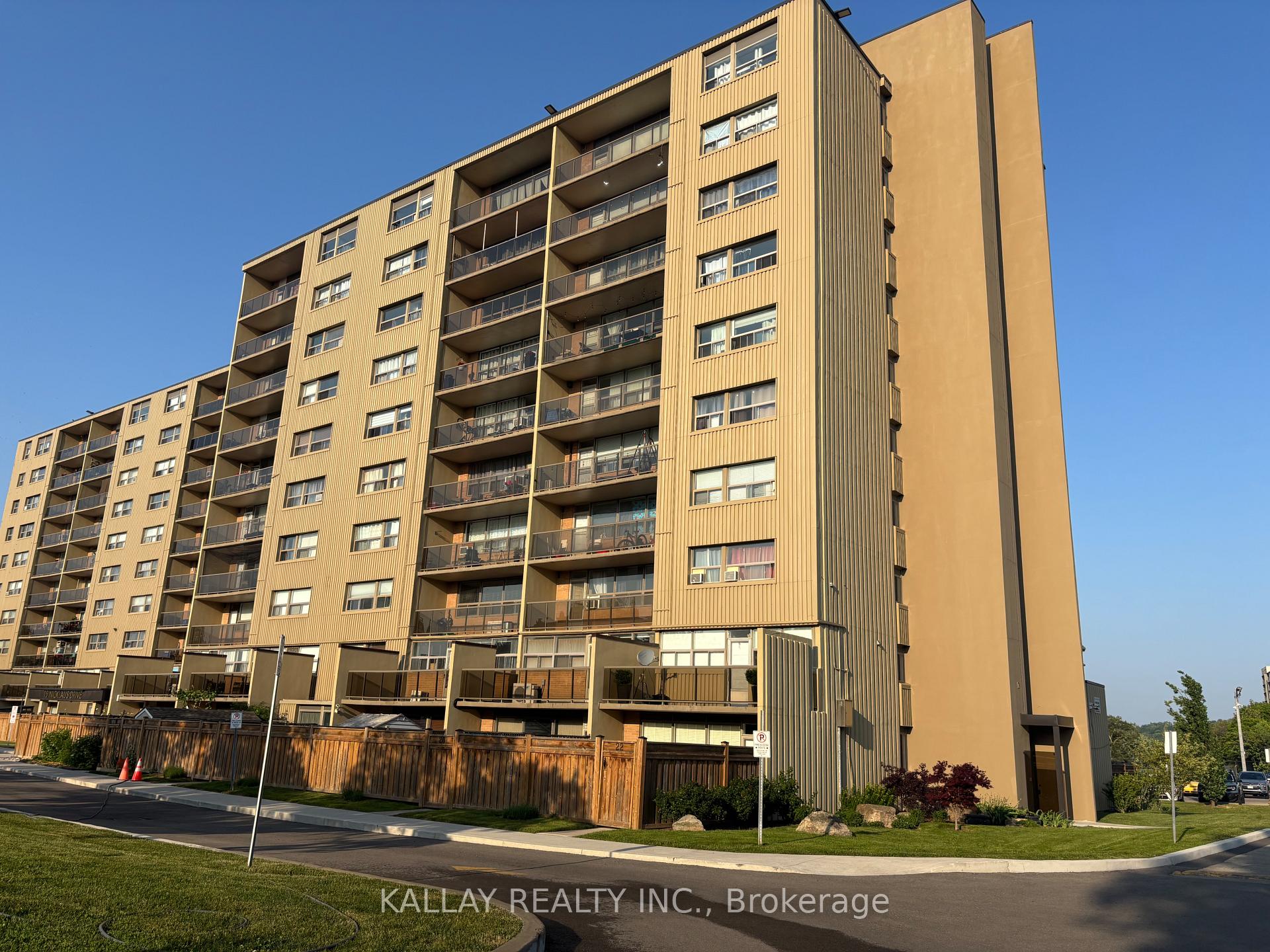 Photo 1 of Unit 812, 15 Nicklaus Drive, Hamilton, Vincent — HOMEH