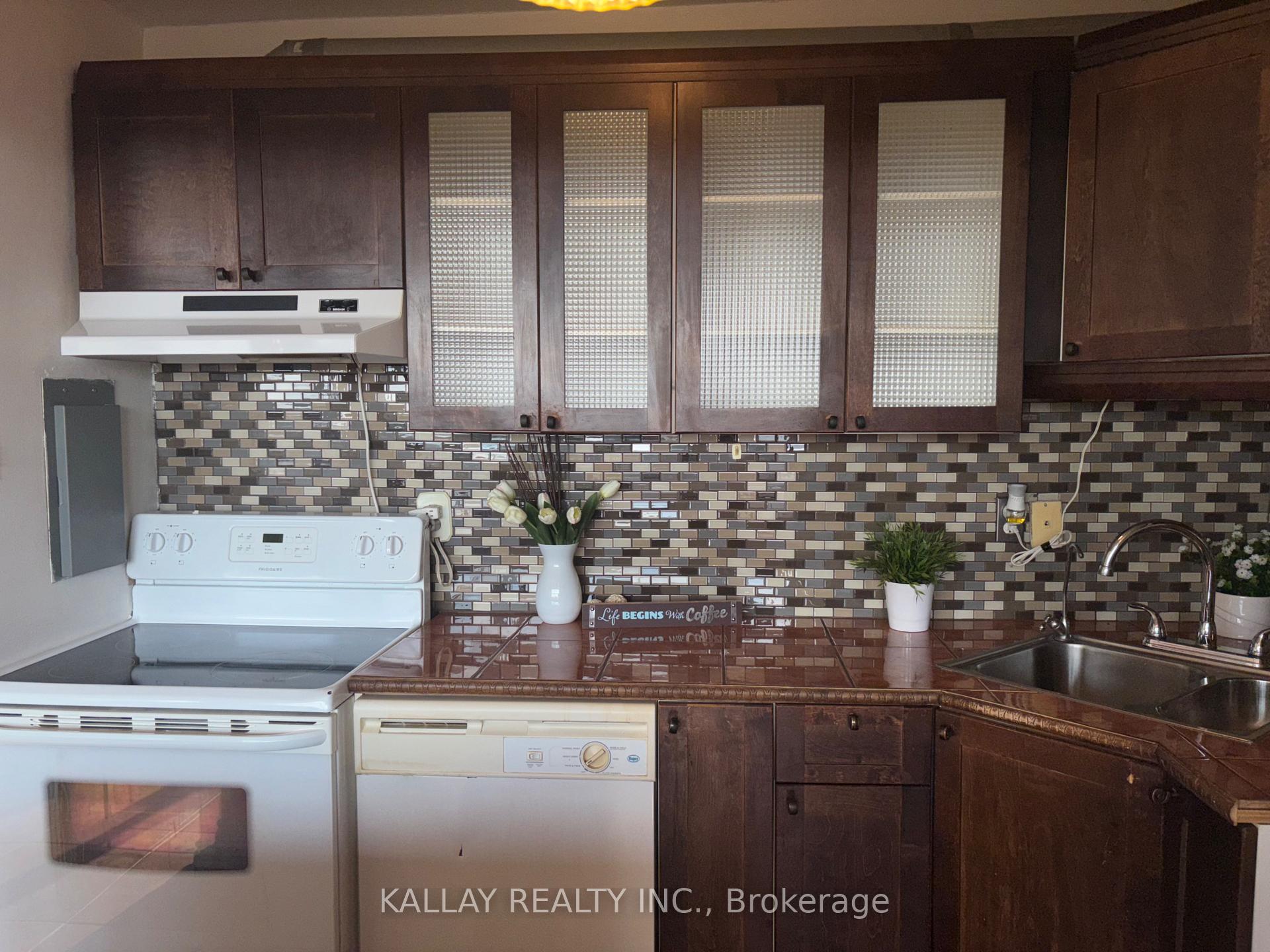 Photo 13 of Unit 812, 15 Nicklaus Drive, Hamilton, Vincent — HOMEH