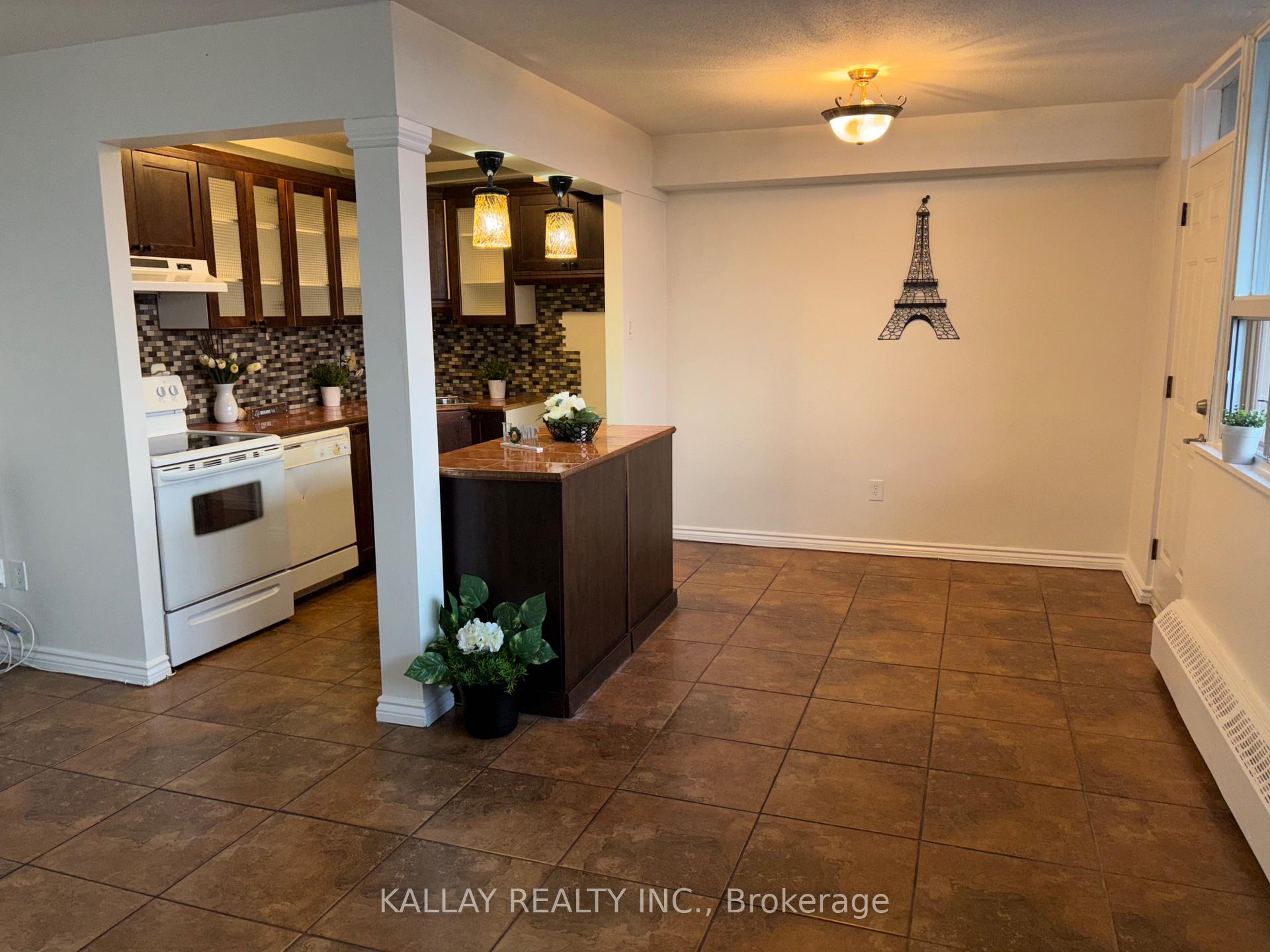 Photo 24 of Unit 812, 15 Nicklaus Drive, Hamilton, Vincent — HOMEH