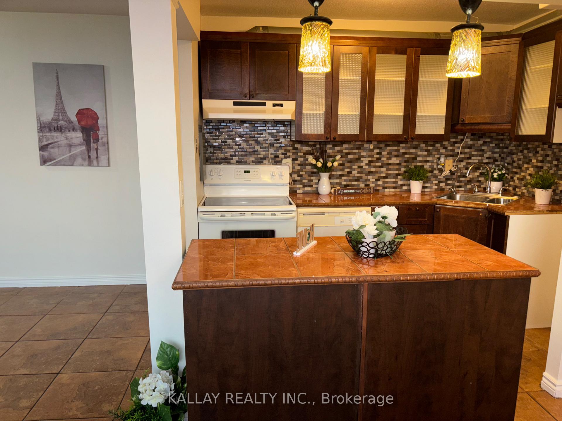 Photo 29 of Unit 812, 15 Nicklaus Drive, Hamilton, Vincent — HOMEH