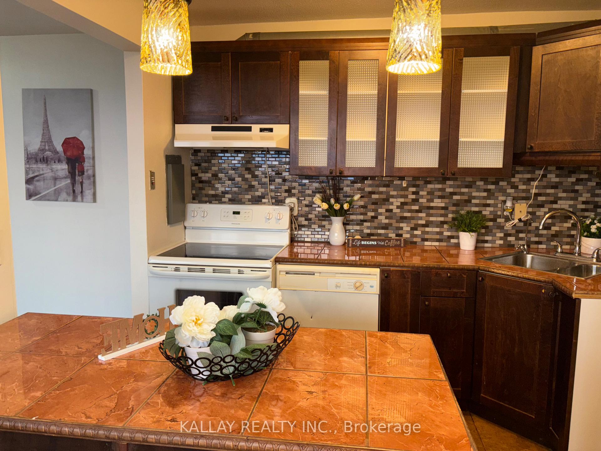 Photo 30 of Unit 812, 15 Nicklaus Drive, Hamilton, Vincent — HOMEH