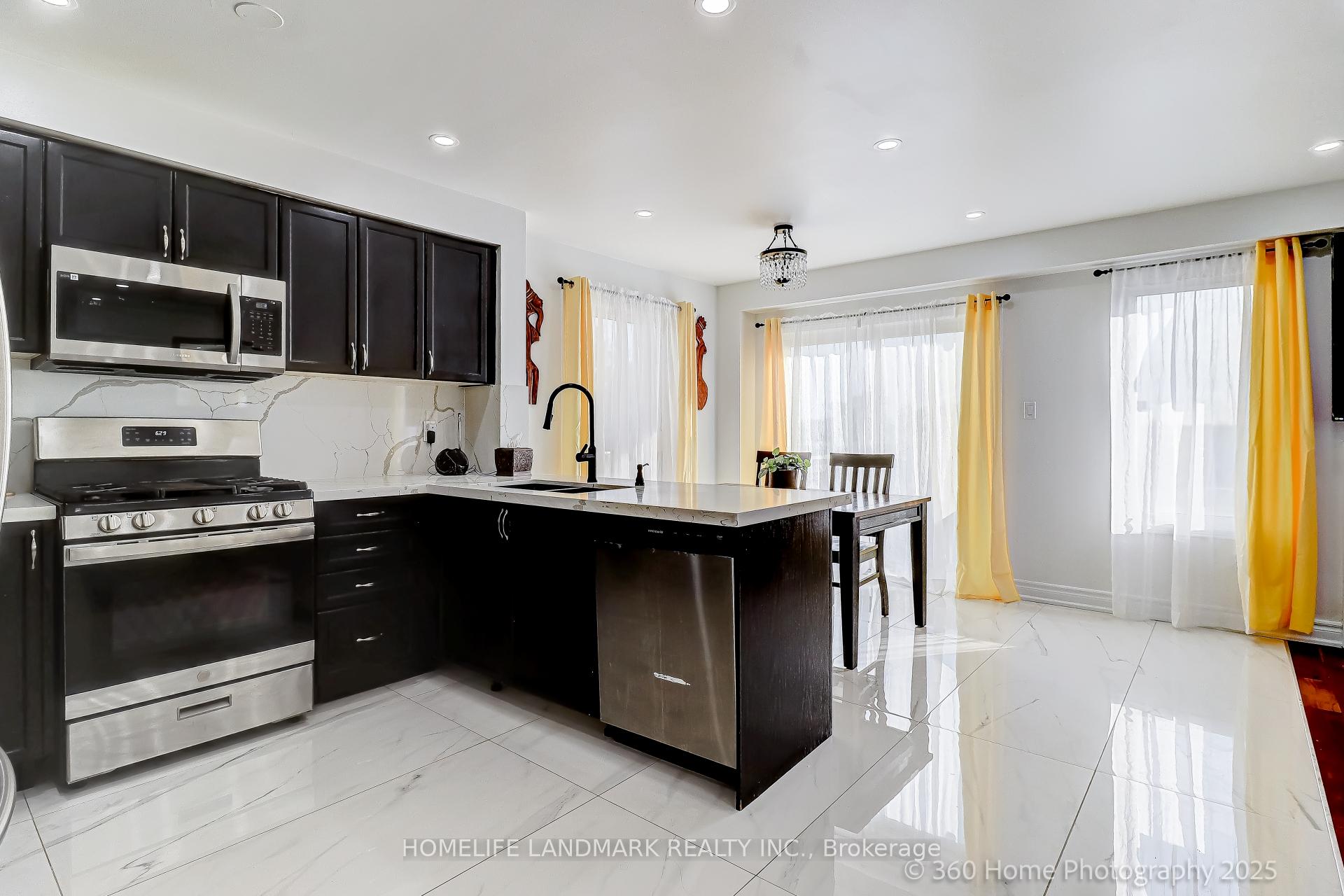 Photo 5 of 105 Warnford Circle, Ajax, Northeast Ajax — HOMEH