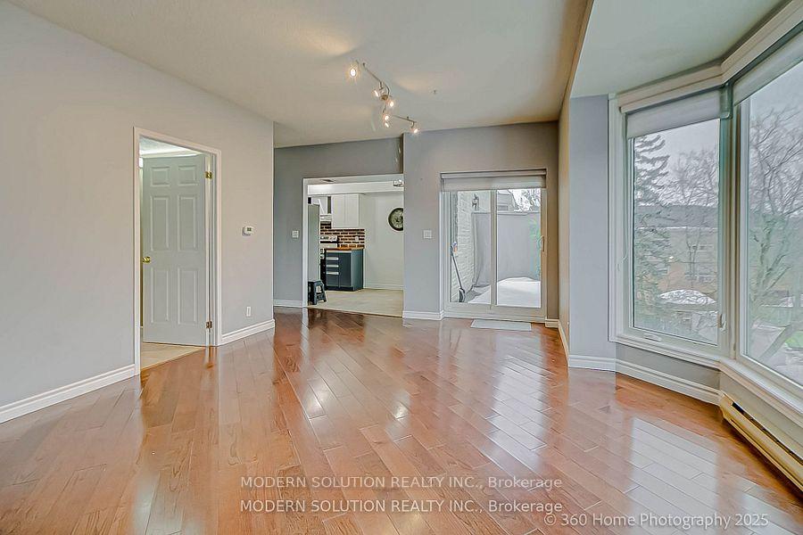 Photo 3 of Unit 304, 21 George Street, Aurora, Aurora Village — HOMEH