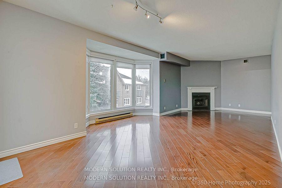 Photo 8 of Unit 304, 21 George Street, Aurora, Aurora Village — HOMEH