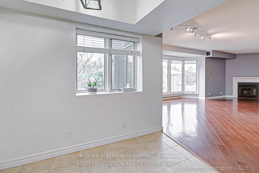 Photo 9 of Unit 304, 21 George Street, Aurora, Aurora Village — HOMEH