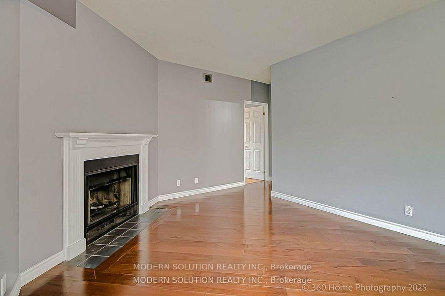 Photo 10 of Unit 304, 21 George Street, Aurora, Aurora Village — HOMEH