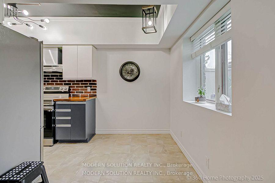 Photo 11 of Unit 304, 21 George Street, Aurora, Aurora Village — HOMEH