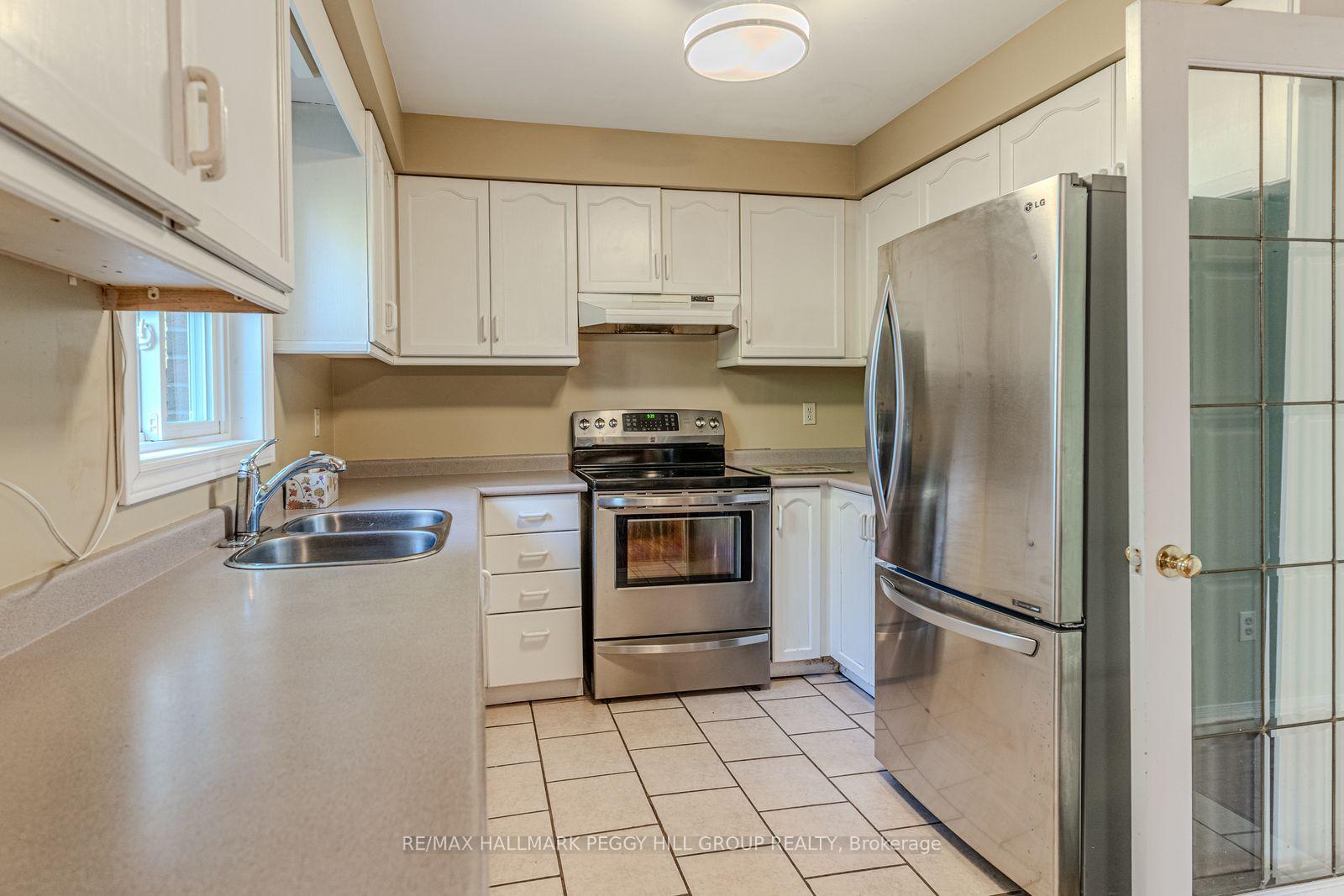 Photo 4 of 58 McDougall Drive, Barrie, West Bayfield — HOMEH