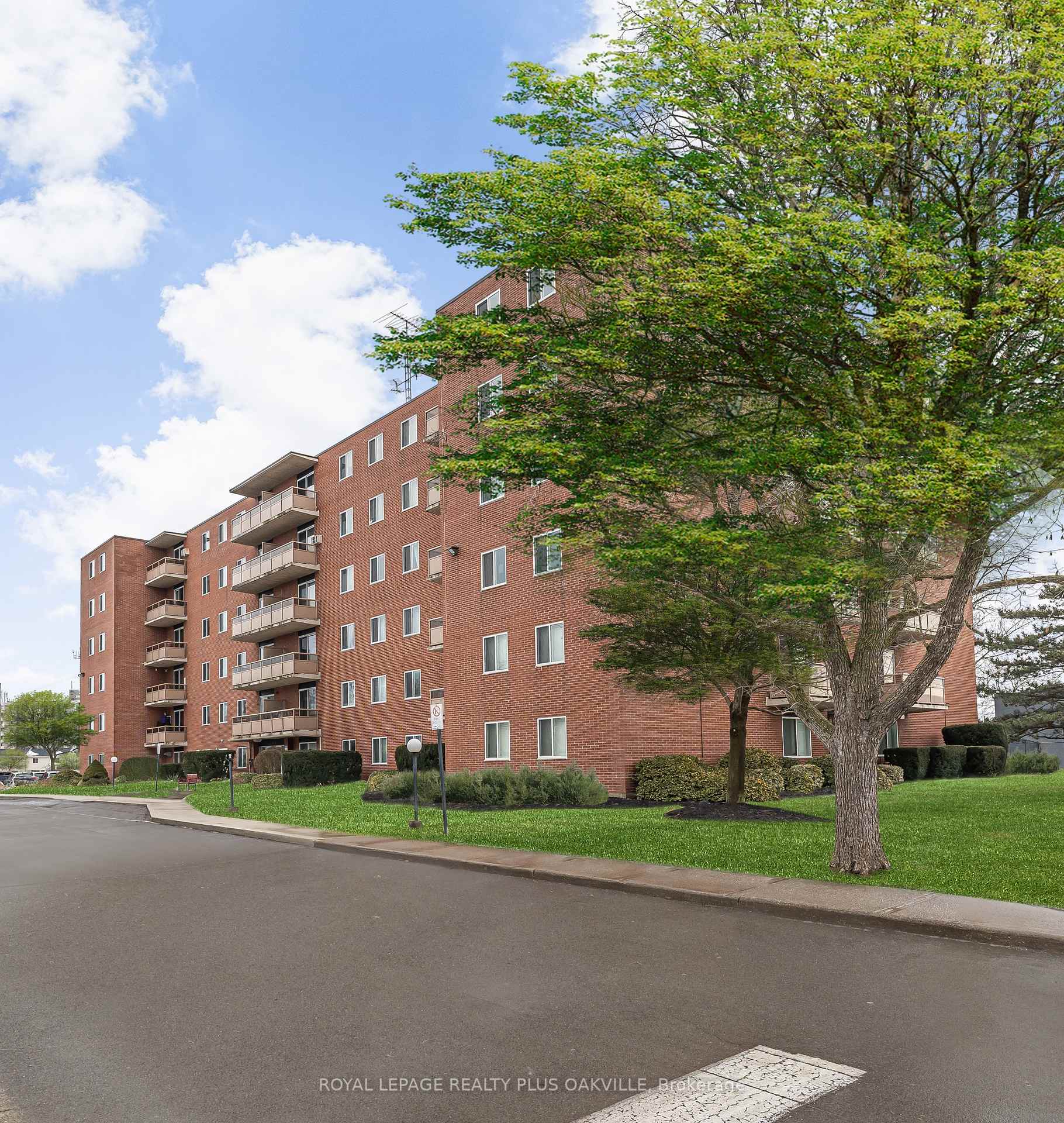 Front of Unit 510, 264 Grantham Avenue
