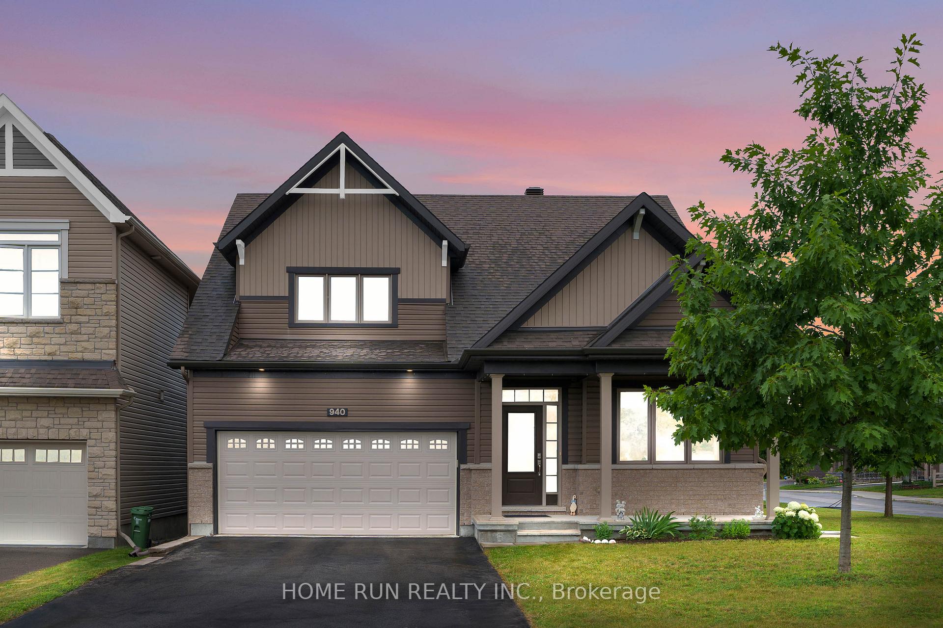 Photo 2 of 940 Guinness Crescent, Ottawa, Barrhaven - Half Moon Bay — HOMEH