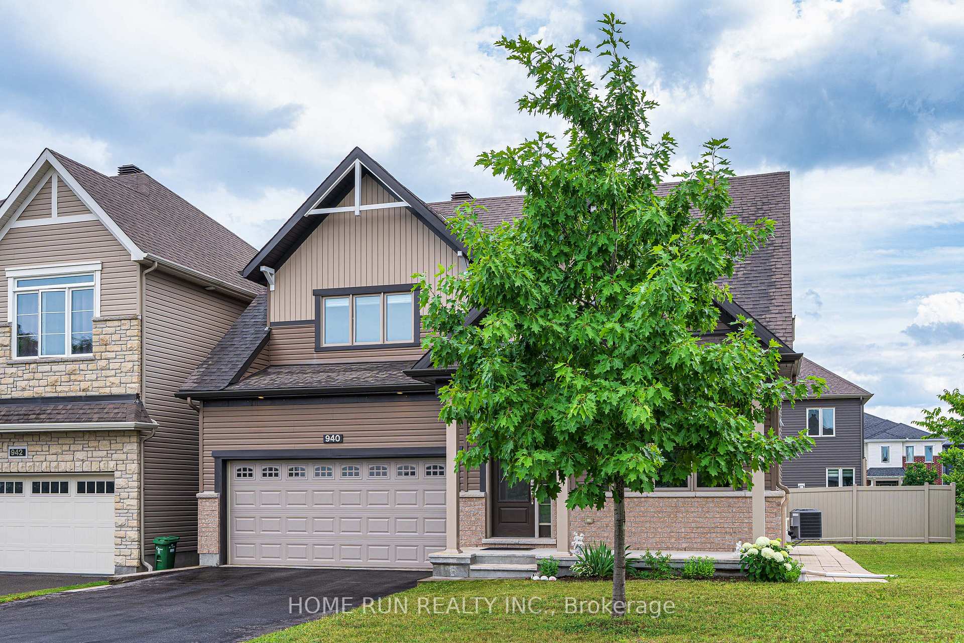 Photo 3 of 940 Guinness Crescent, Ottawa, Barrhaven - Half Moon Bay — HOMEH