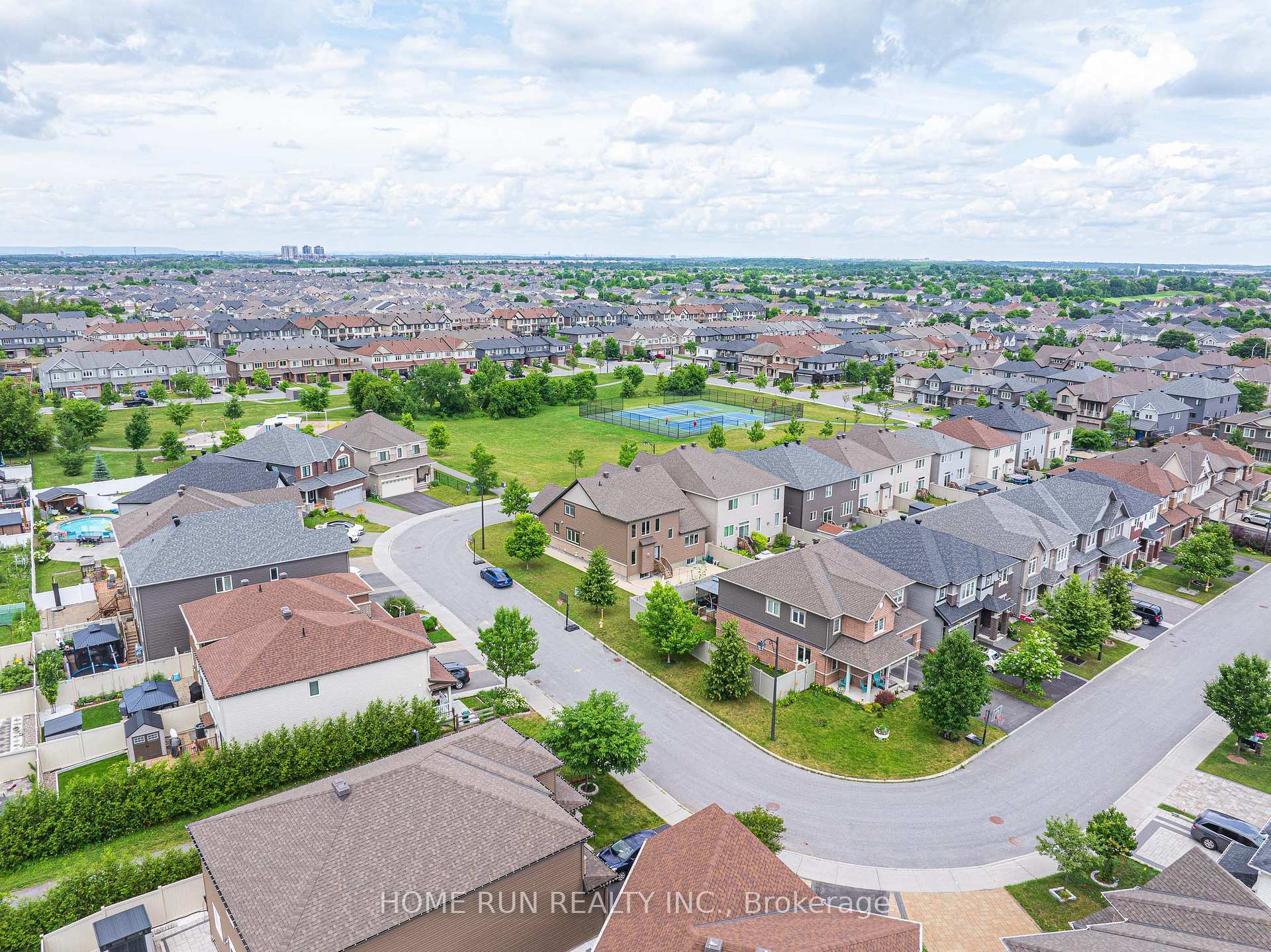 Photo 5 of 940 Guinness Crescent, Ottawa, Barrhaven - Half Moon Bay — HOMEH