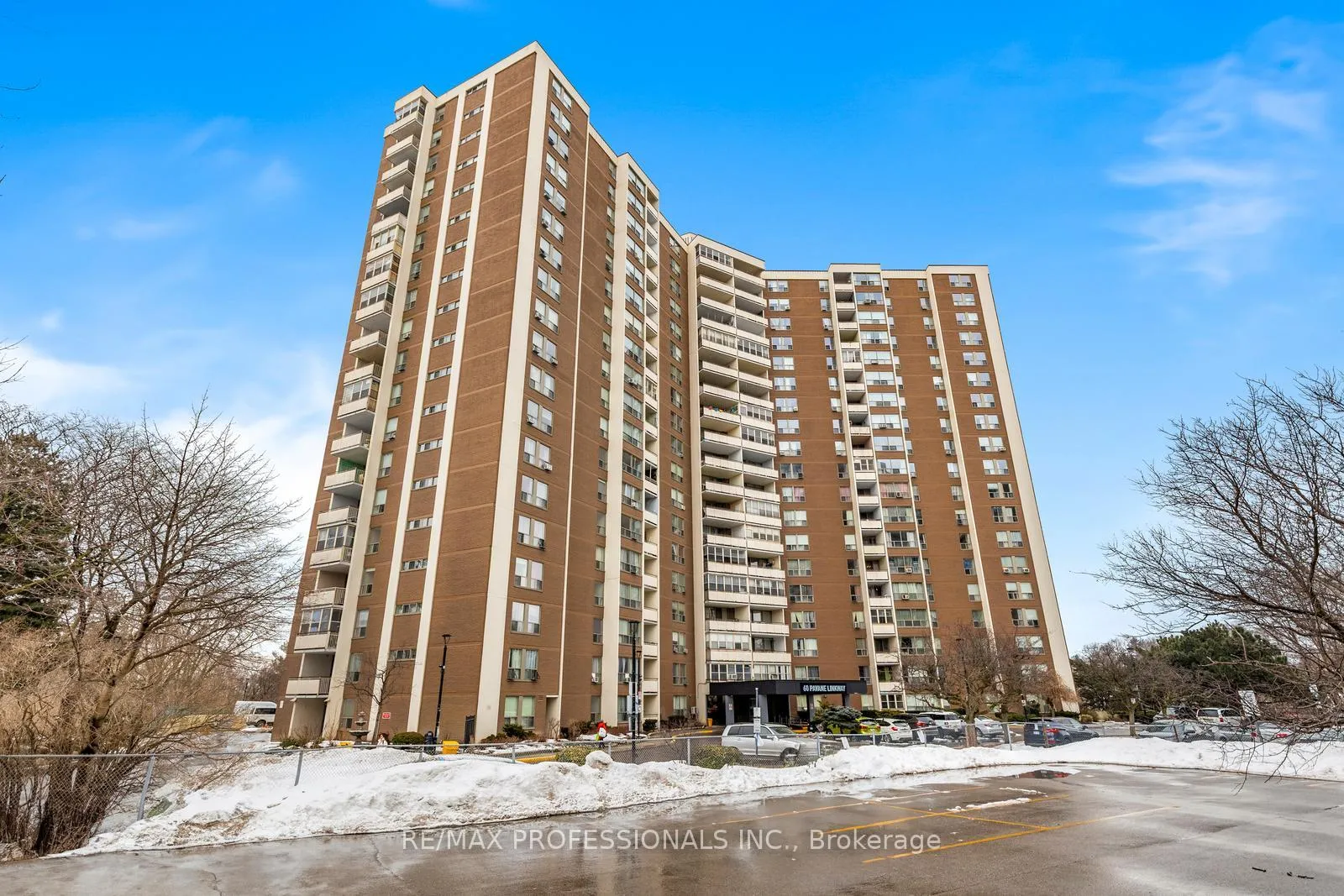 Front of Unit 1414, 60 Pavane Linkway
