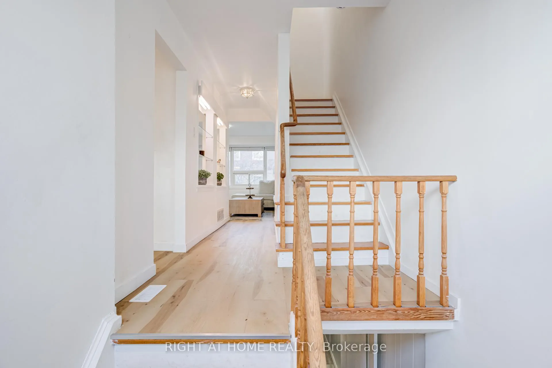 Photo 2 of Unit 37, 37 The Carriage Way, Markham, Royal Orchard — HOMEH