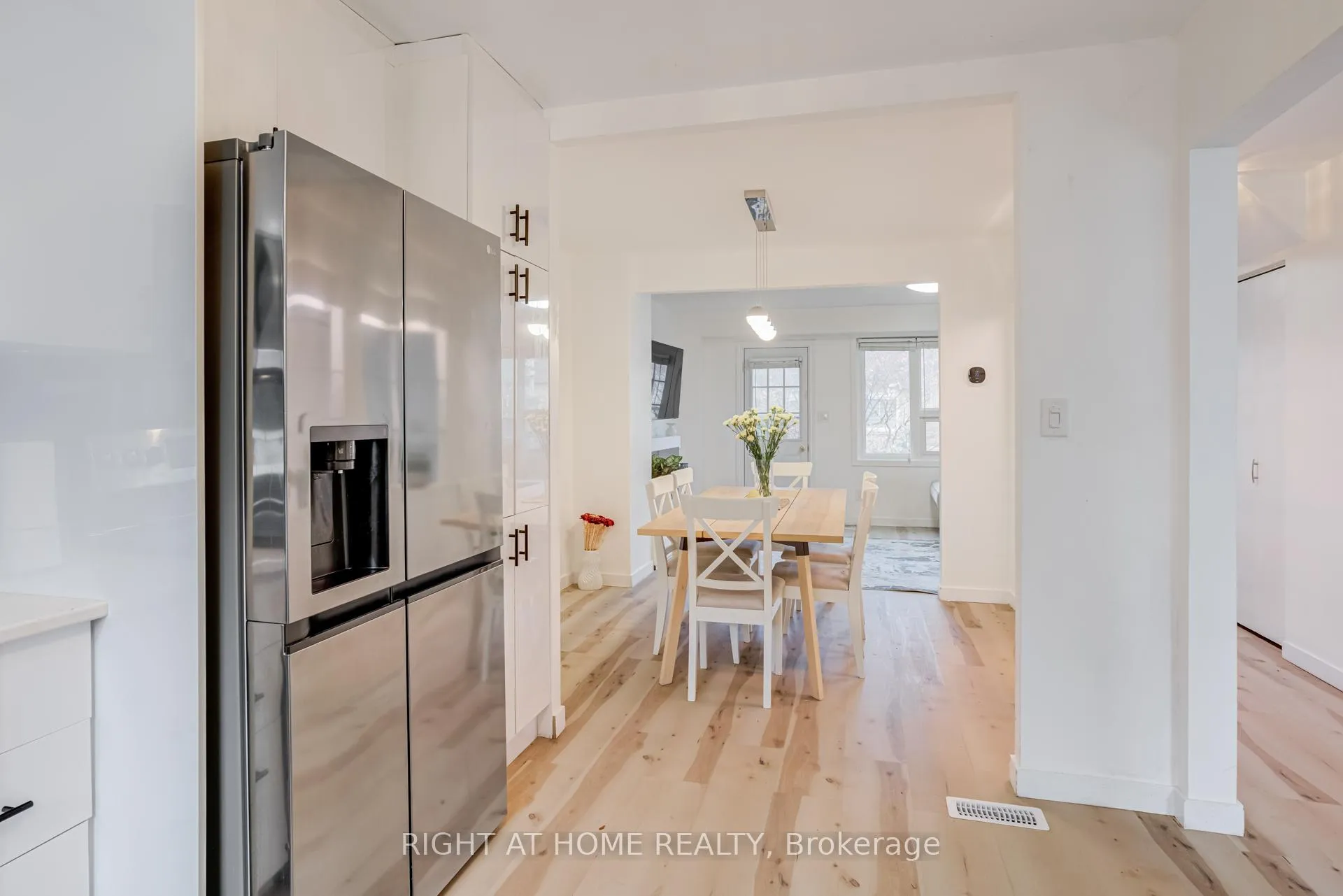 Photo 4 of Unit 37, 37 The Carriage Way, Markham, Royal Orchard — HOMEH